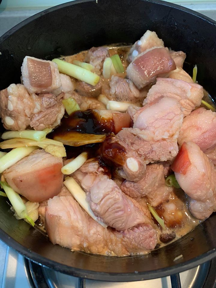 下紹興酒半瓶、醬油及一點蠔油。