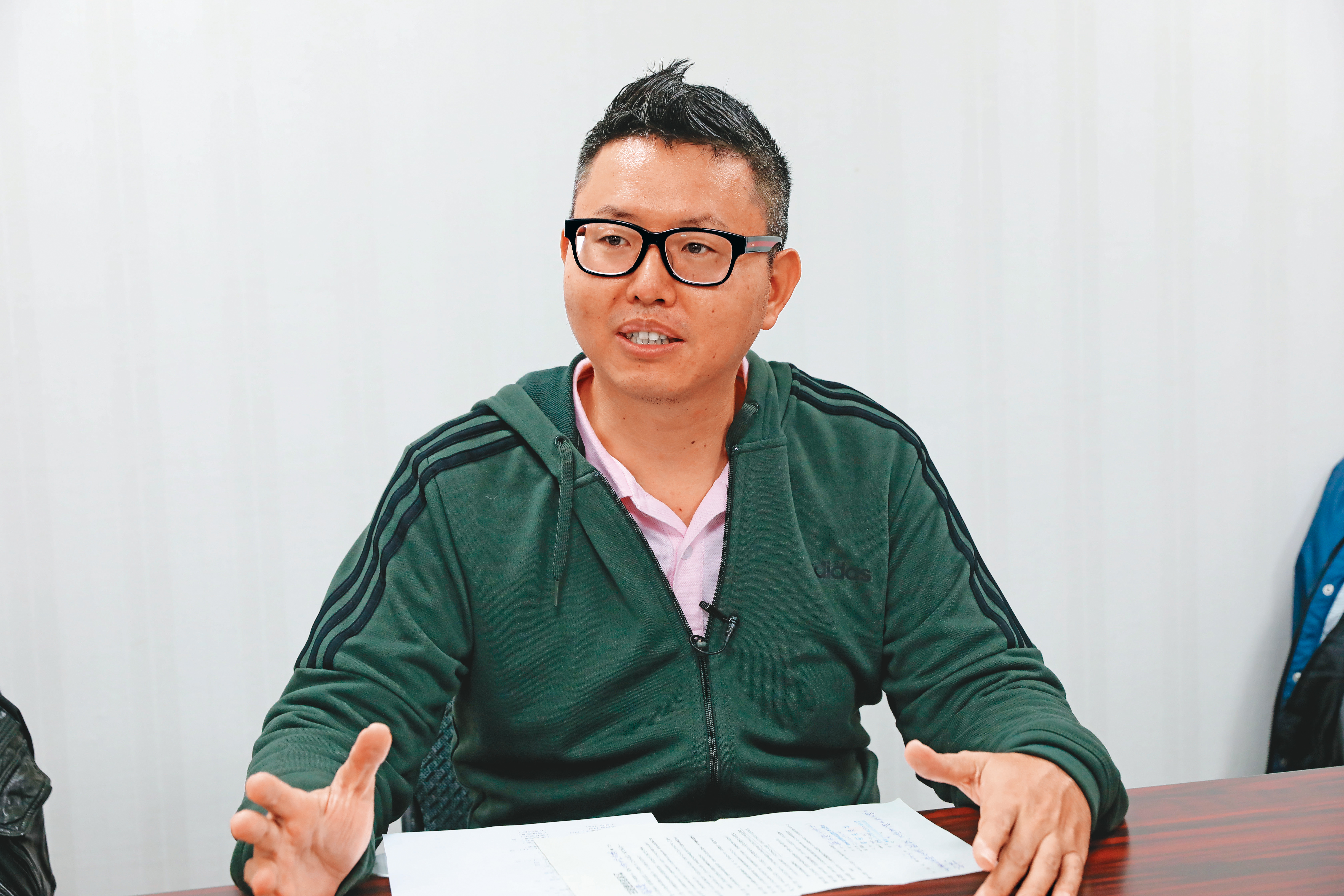 台北市議員徐立信(圖)接受七等生之子劉懷拙陳情,誓言替老作家討回公道。