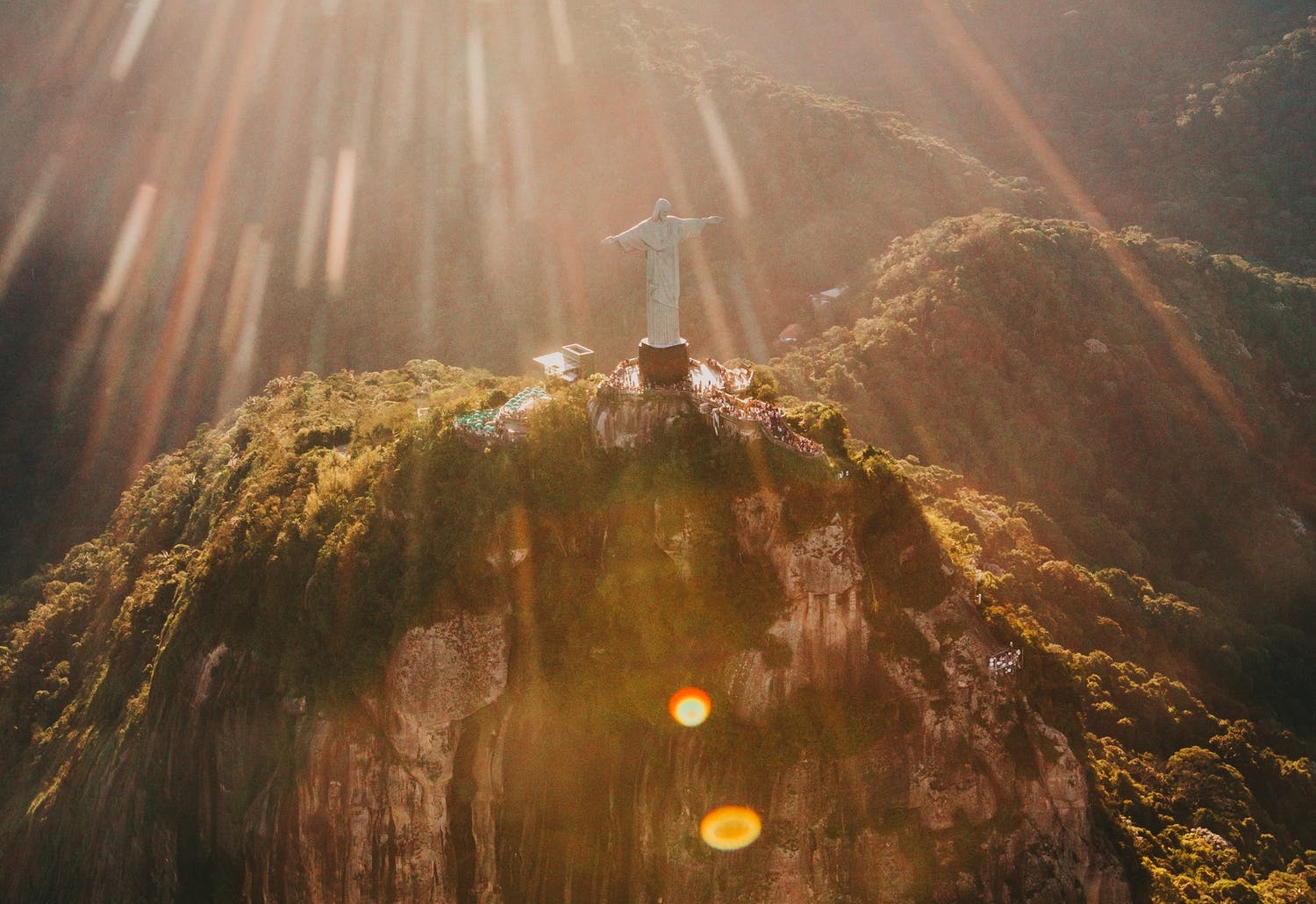 對粉絲來說，直播主如同神一般的存在。（取自Pexels）