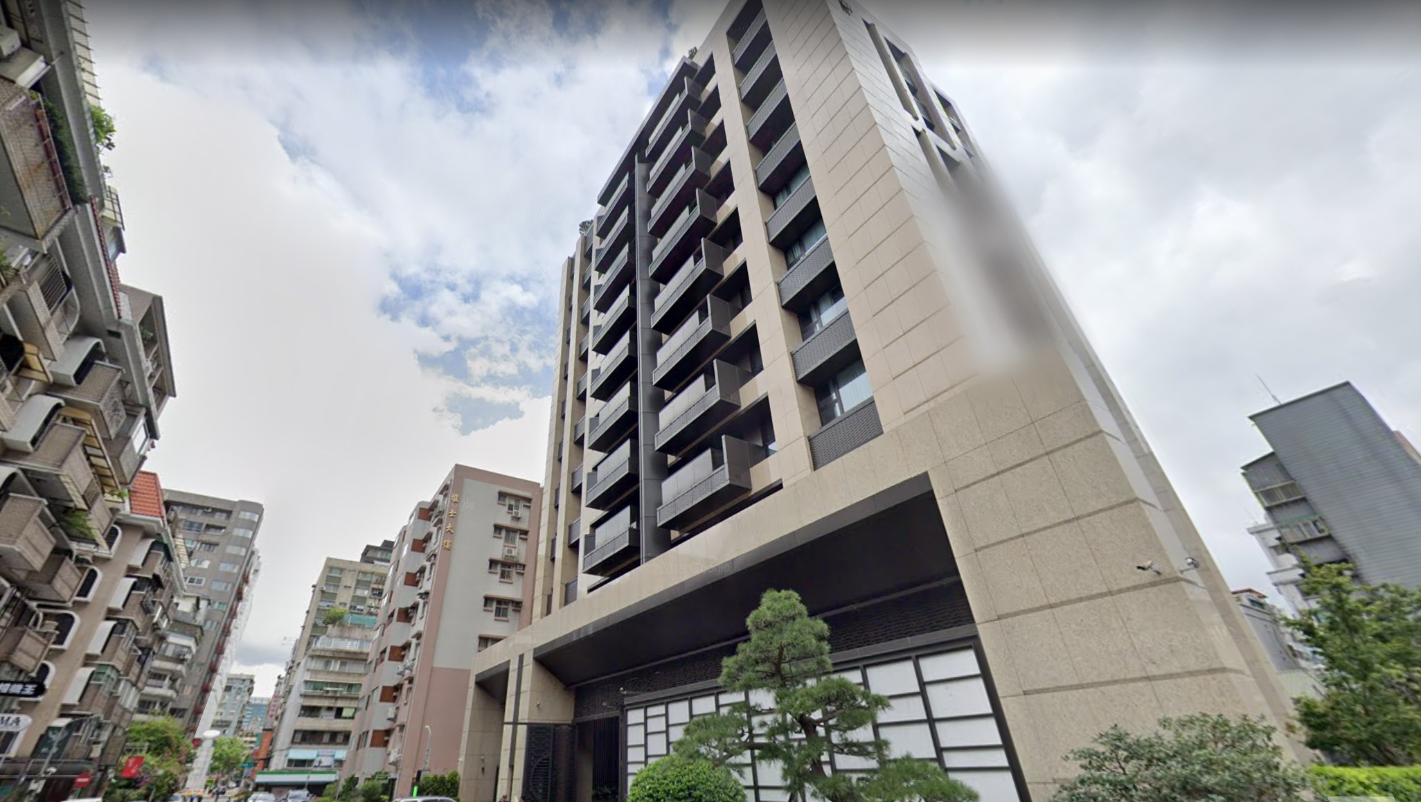 金普頓大安酒店被人爆料投訴，連續2個月都出現遲發薪水的狀況。（翻攝自GoogleMaps）