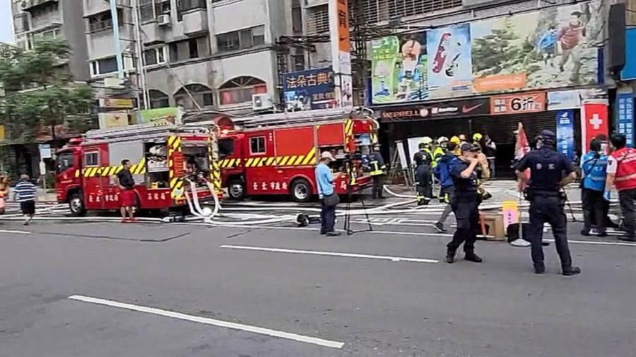 母親節當天,北市一棟公寓傳出惡火,母子1死1命危。(翻攝畫面)