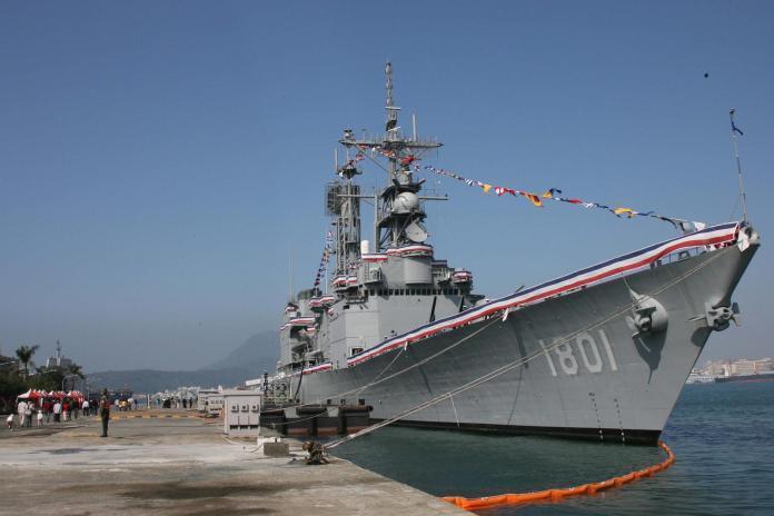 紀德艦爆發桃色醜聞，影片女主角遭汰除後現在加油站上班努力還債。（翻攝自維基百科）