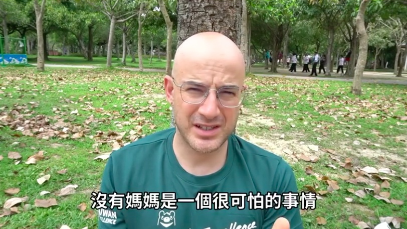 4歲媽媽就因血癌病逝，吳鳳小時候最討厭母親節，因為學校會有很多活動都在討論媽媽。（翻攝自吳鳳粉絲專頁）