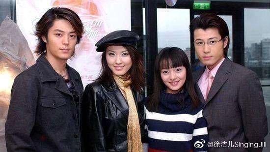 2003年的偶像劇《海豚灣戀人》由霍建華、徐潔兒、張韶涵、許紹洋主演。(翻攝自徐潔兒SingingJill微博)