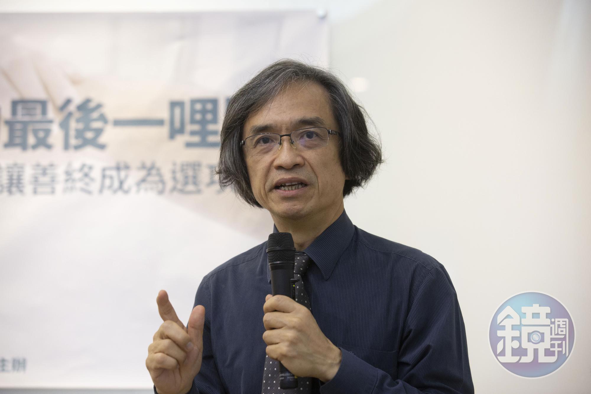 醫師江盛積極照顧自己，包括預備好自己的死亡，不願女兒陷入像他2年多前照顧母親那樣的艱難處境。（本刊資料照）