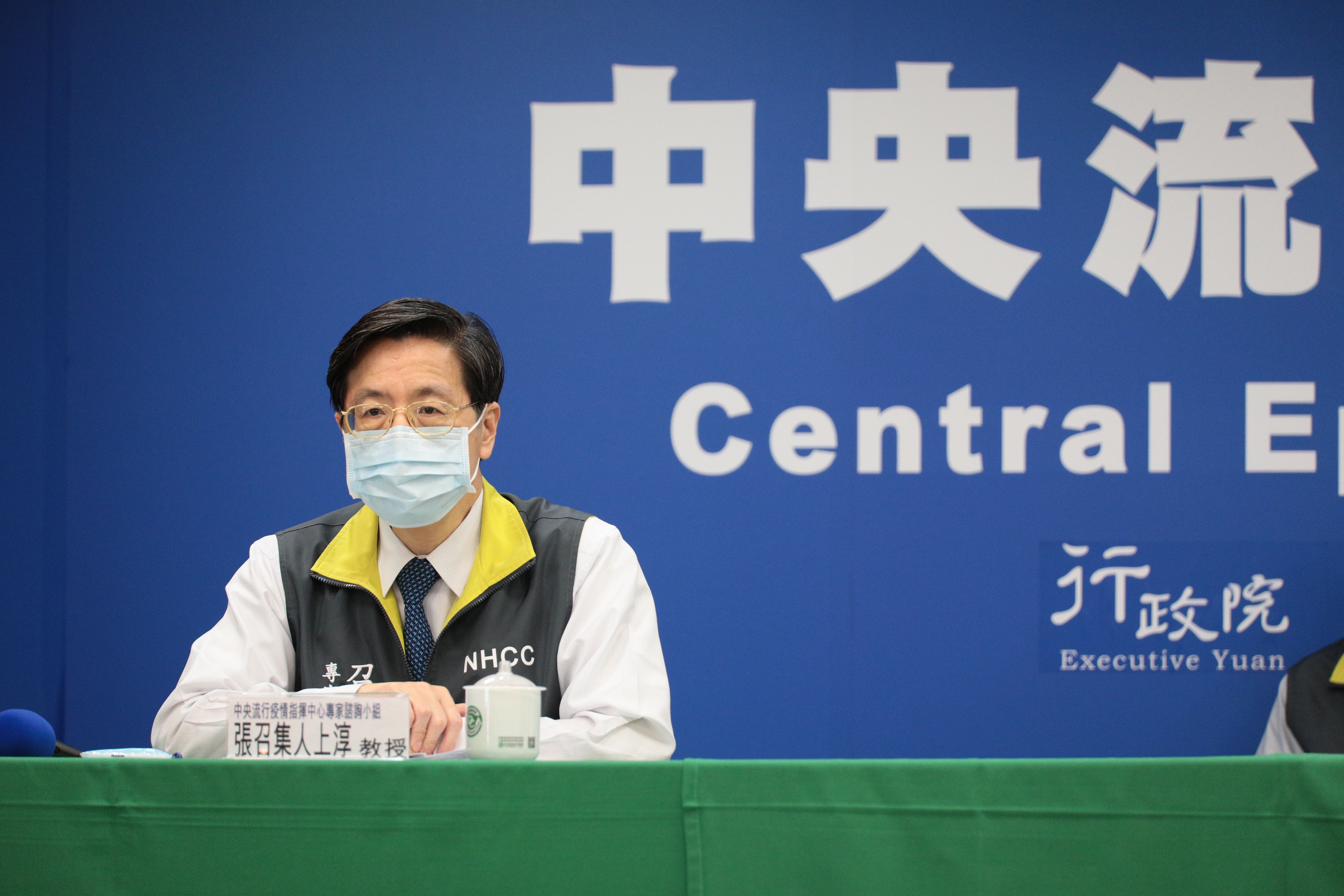 武漢肺炎國內今日新增1名死亡案例，張上淳表示，因為該個案長時間使用葉克膜，最後出現敗血性休克，接著多重器官衰竭，不幸過世。（指揮中心提供）