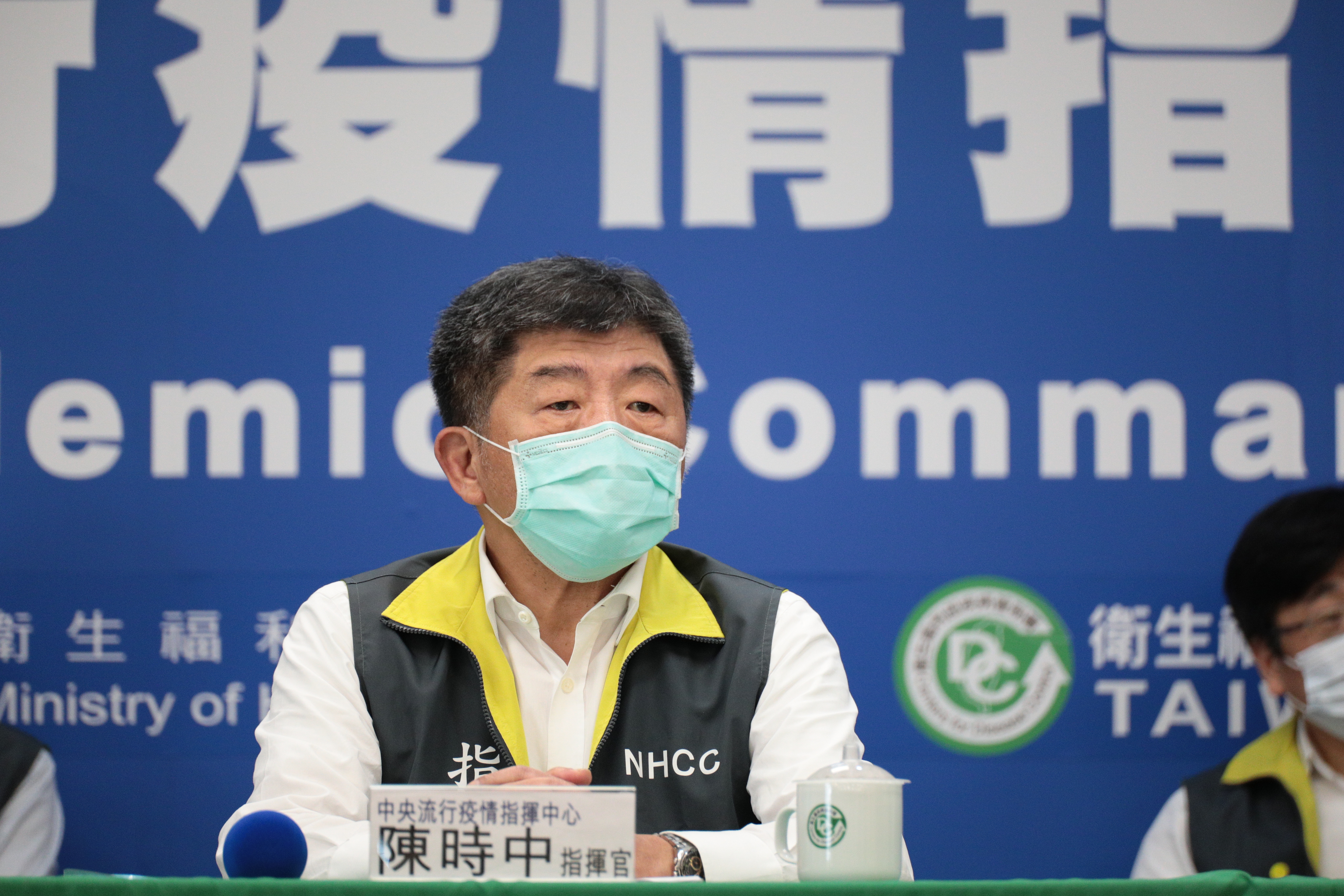 隨著國內疫情趨緩，指揮官陳時中宣布餐飲業放寬250人。（中央流行疫情指揮中心提供）