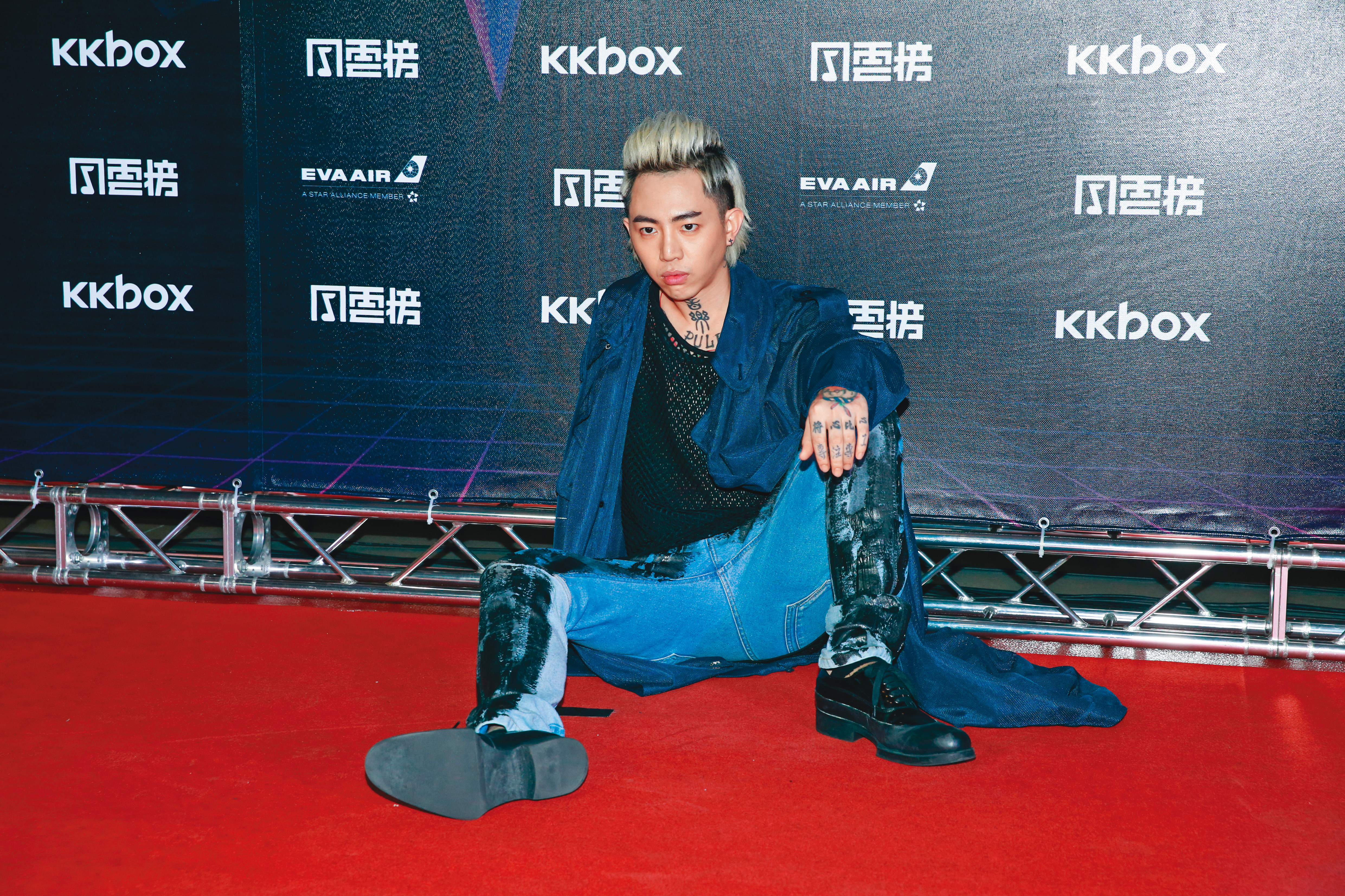 謝和弦因呼麻於4月27日被送至新店戒治所，勒戒前他的精神狀態已恢復很多。