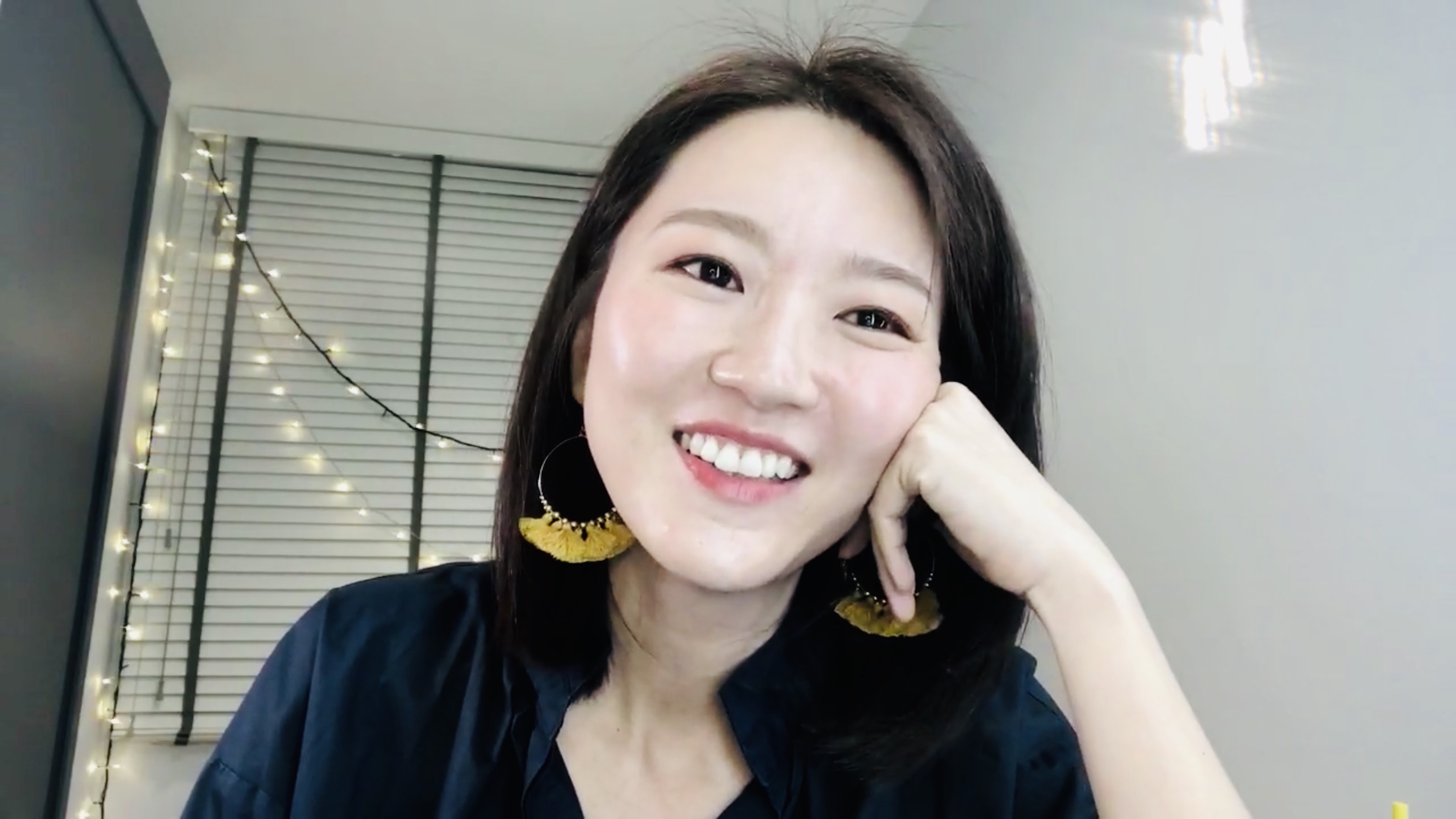 蔡淳佳坦言，近來因疫情影響，商演和演出都暫時停擺，與夫婿經營的視光護理眼鏡中心生意也掉了8、9成。（JOI MUSIC提供）