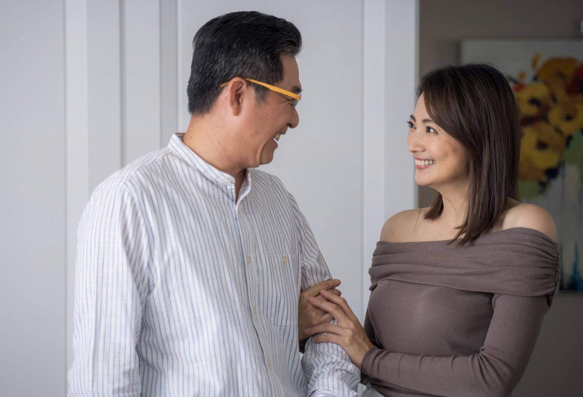 阿喜和洪都拉斯在《姊妹們追吧》互動親密。(東森提供)