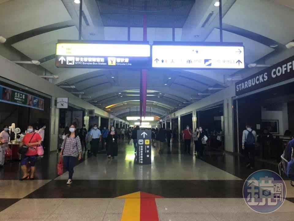 百貨業者Glabl mall回應表示，目前正在修復中。（讀者提供）