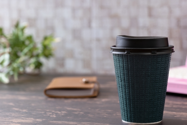 一名男子婚後不但散盡積蓄，還將出軌的性愛細節寫在筆記本，讓正宮崩潰崩潰提告。（情境圖，照片取自Photo-AC）