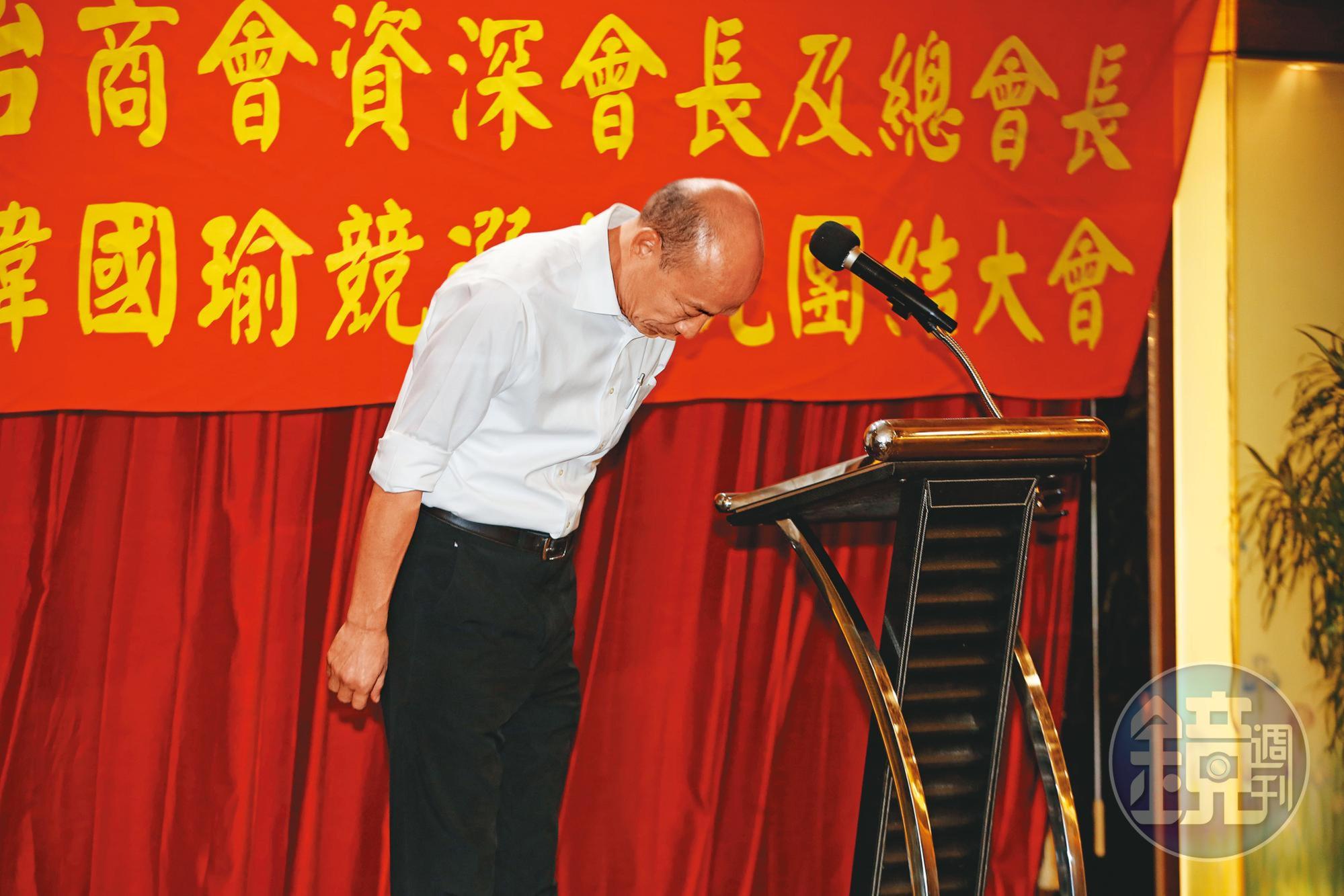 去年底,角逐總統大位的韓國瑜雖無法出席長沙台商造勢活動,但他事先預錄一段影片在晚宴上播出,親切向台商問好、拉票。