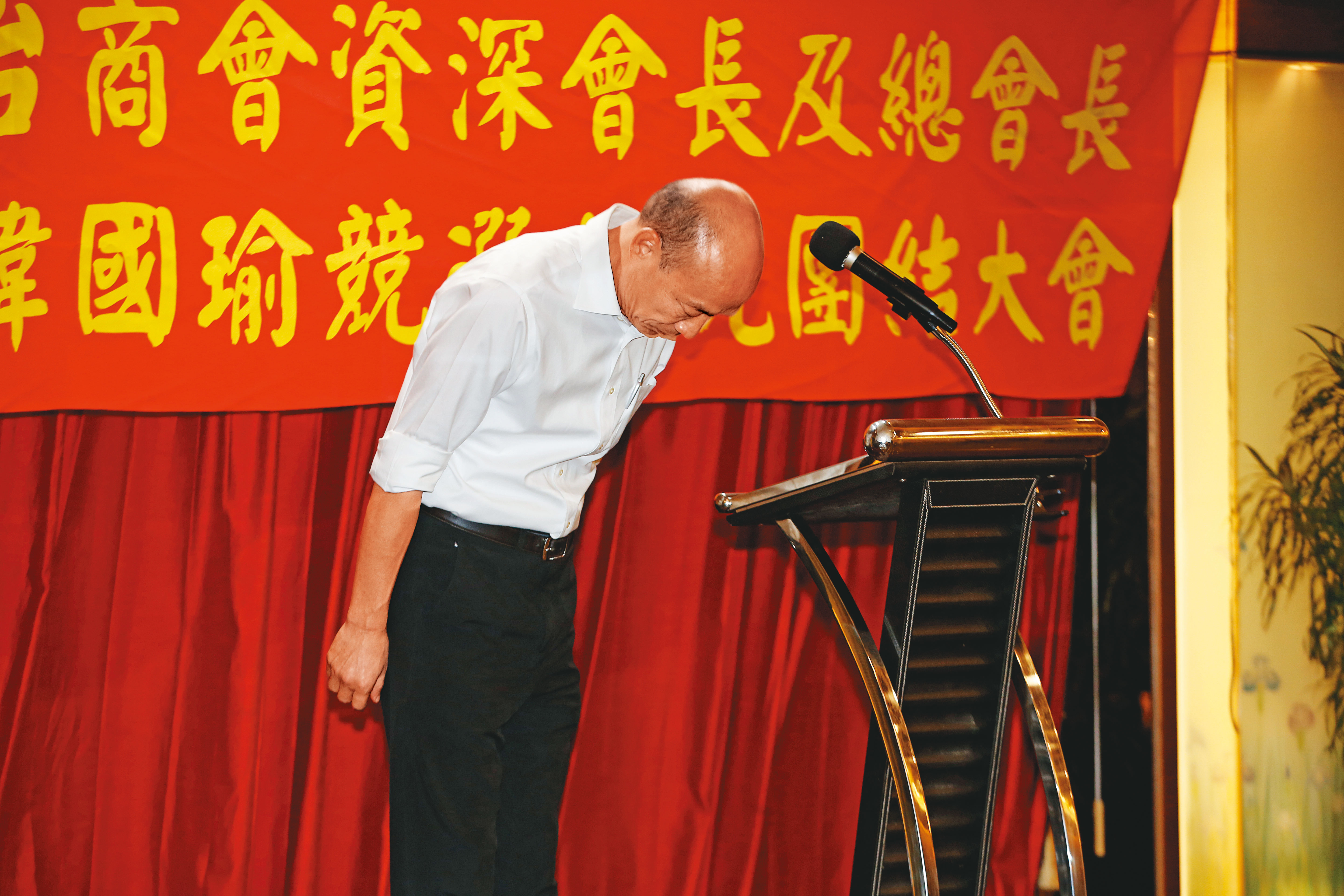 去年底，角逐總統大位的韓國瑜雖無法出席長沙台商造勢活動，但他事先預錄一段影片在晚宴上播出，親切向台商問好、拉票。