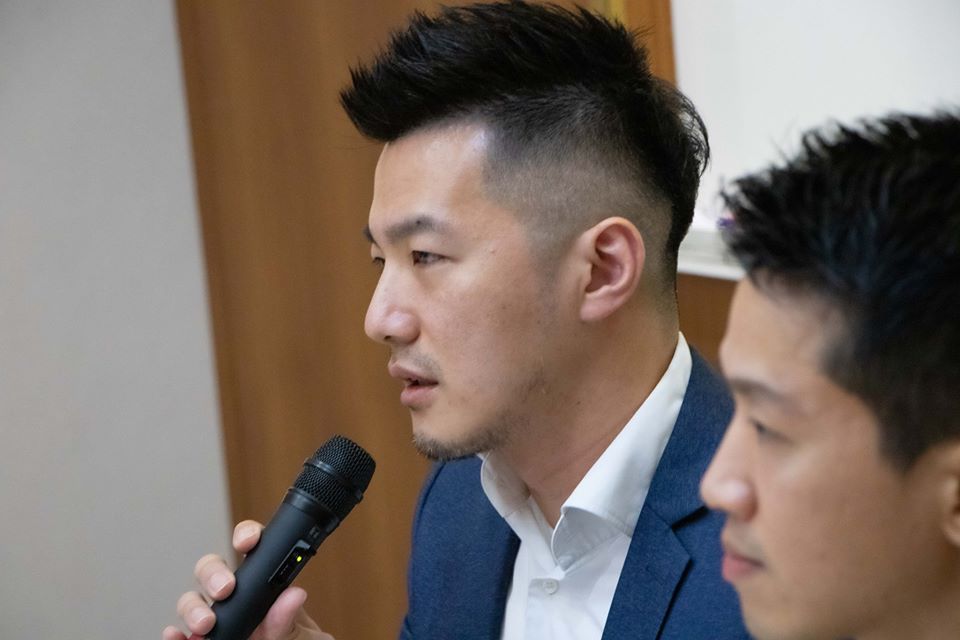 中原大學生物科技系副教授招名威昨召開記者會。（翻攝自立委何志偉粉絲專頁）