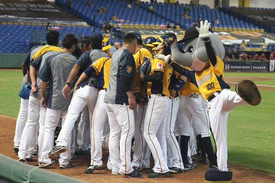 《CPBL Stats》部落格創辦人Rob Liu介紹中信兄弟就像是台灣的紐約洋基隊,球迷對他們愛恨分明。(翻攝自兄弟Fans Club粉絲專頁)