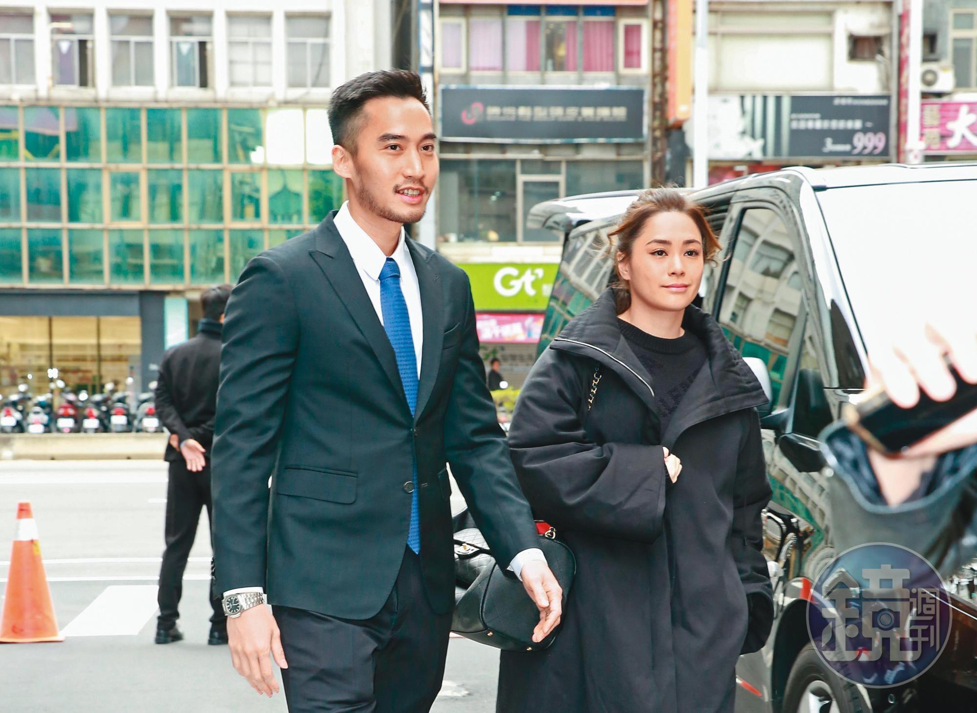 雖然阿嬌（右）在香港有醫美代言，但為了力挺老公賴弘國的診所，特別飛到台北支持。