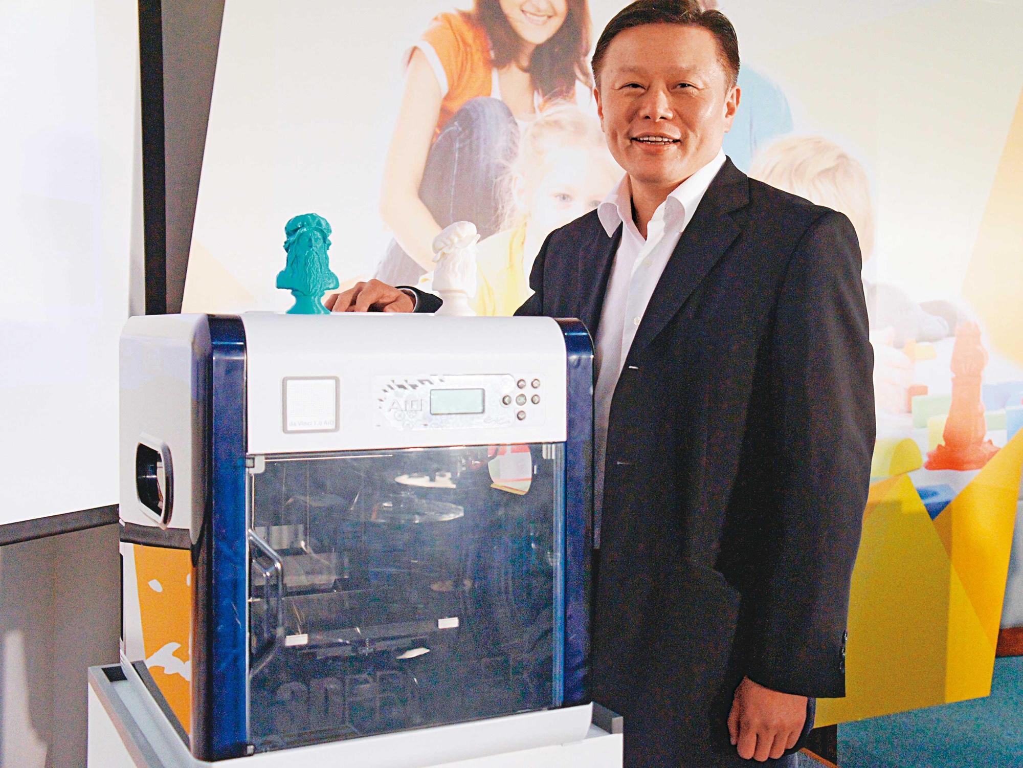 沈軾榮近年來帶著金寶切入3D印表機等新產品,並企圖從代工轉到品牌。(中央社)