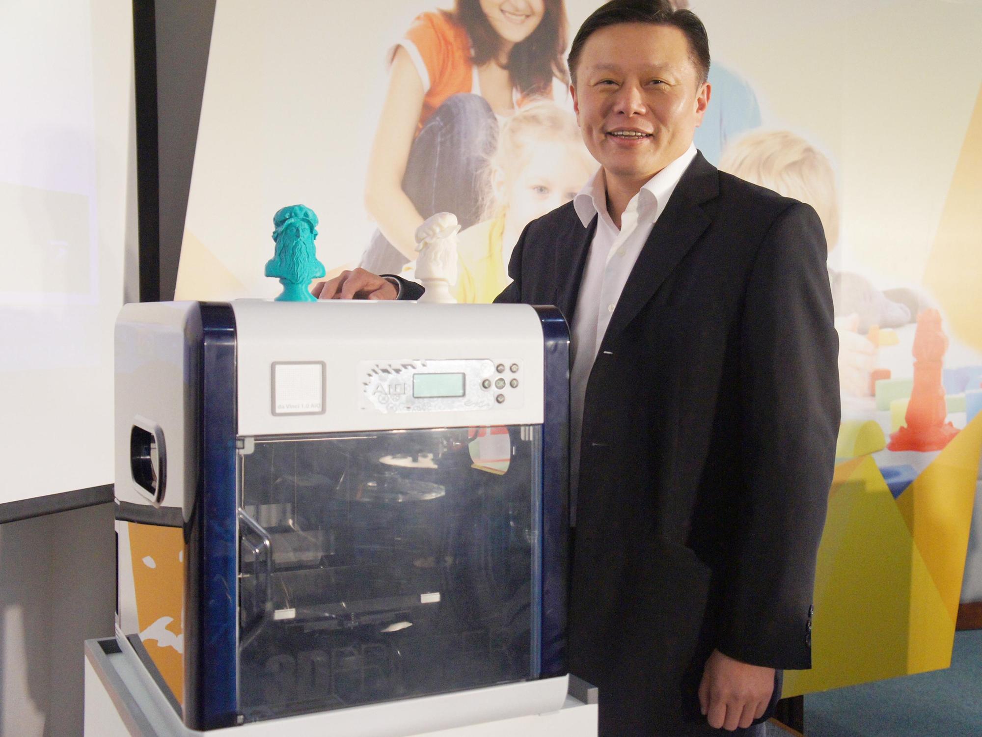 沈軾榮近年來帶著金寶切入3D印表機等新產品，並企圖從代工轉到品牌。（中央社）
