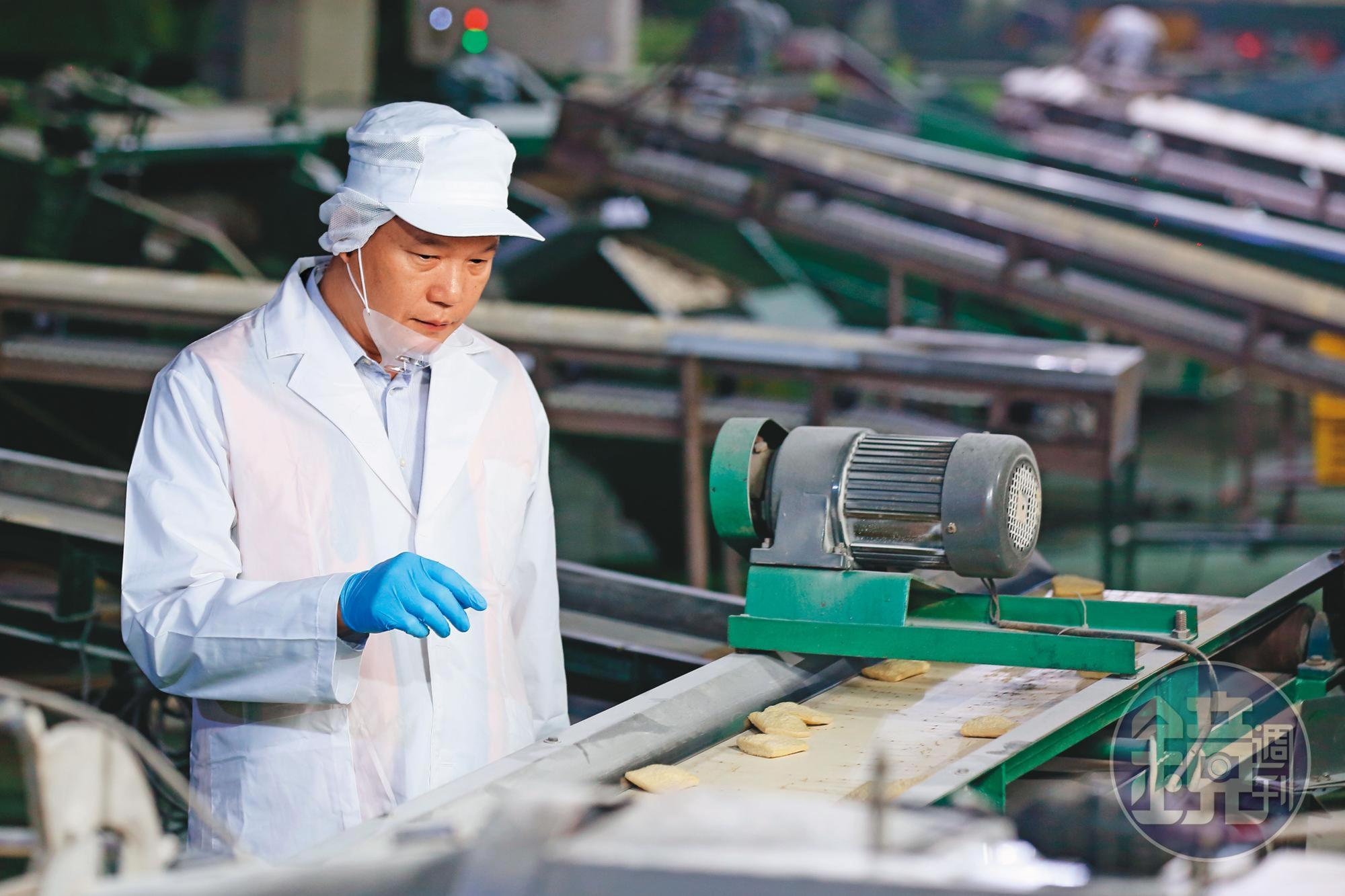 謝奇峯學機械出身,故能與台大江文章教授合作,開發機器自製人造肉。