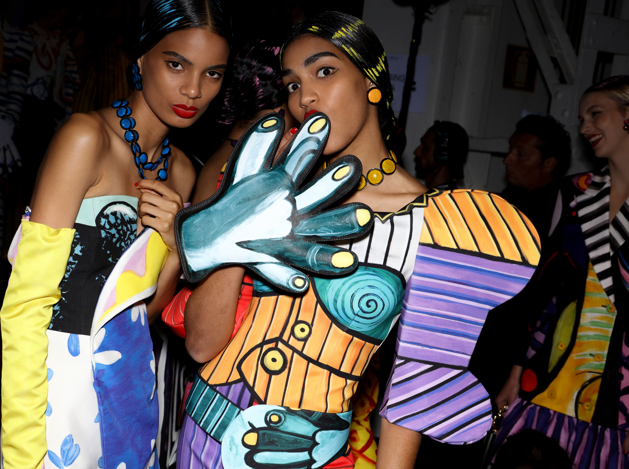 MOSCHINO本季翻玩畢卡索經典作品，傳達時尚即藝術的理念。（藍鐘提供）