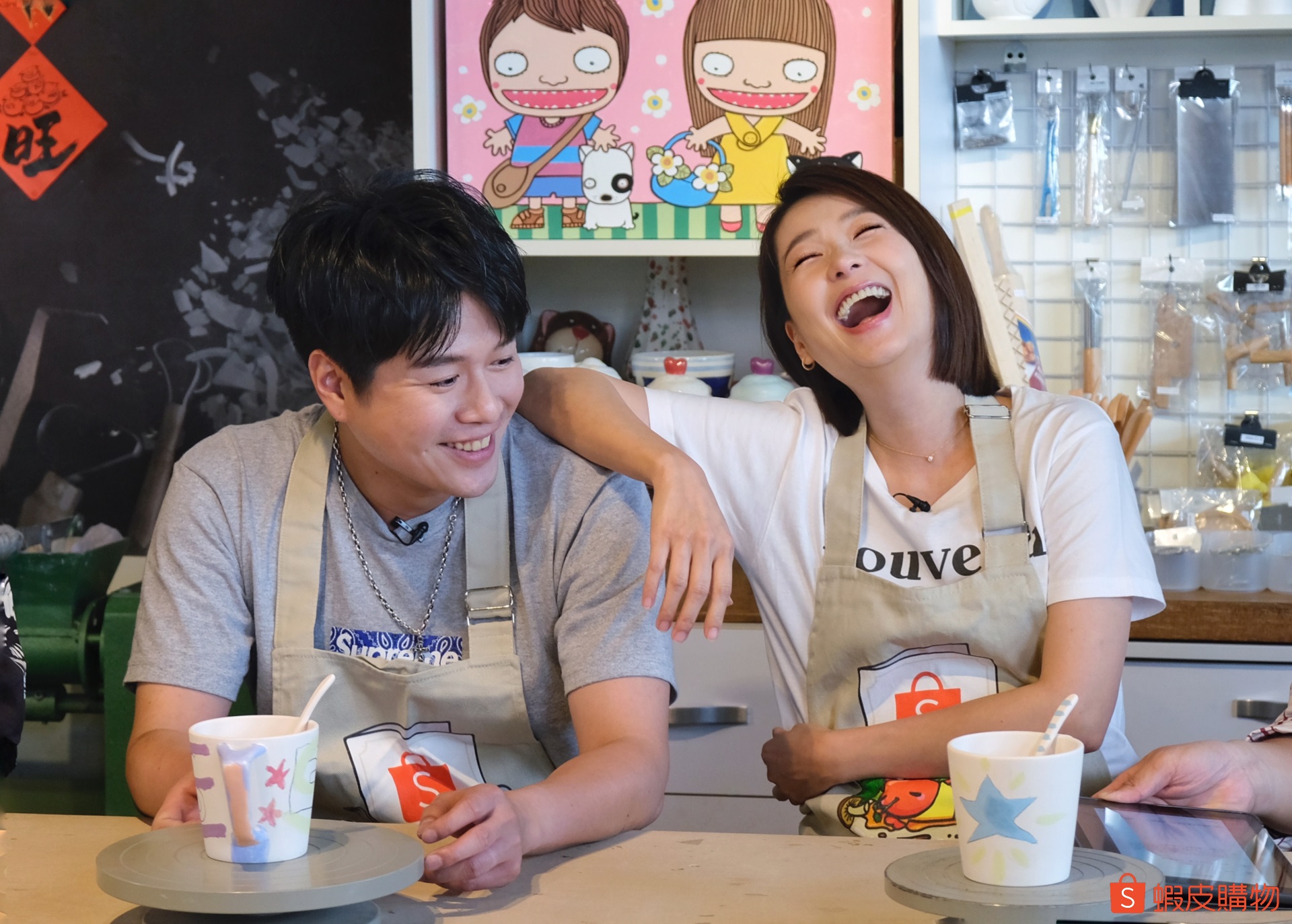 李易、六月下個月將迎來結婚9週年，昨（11日）現身蝦皮直播《聊聊大明星》。（蝦皮直播提供）