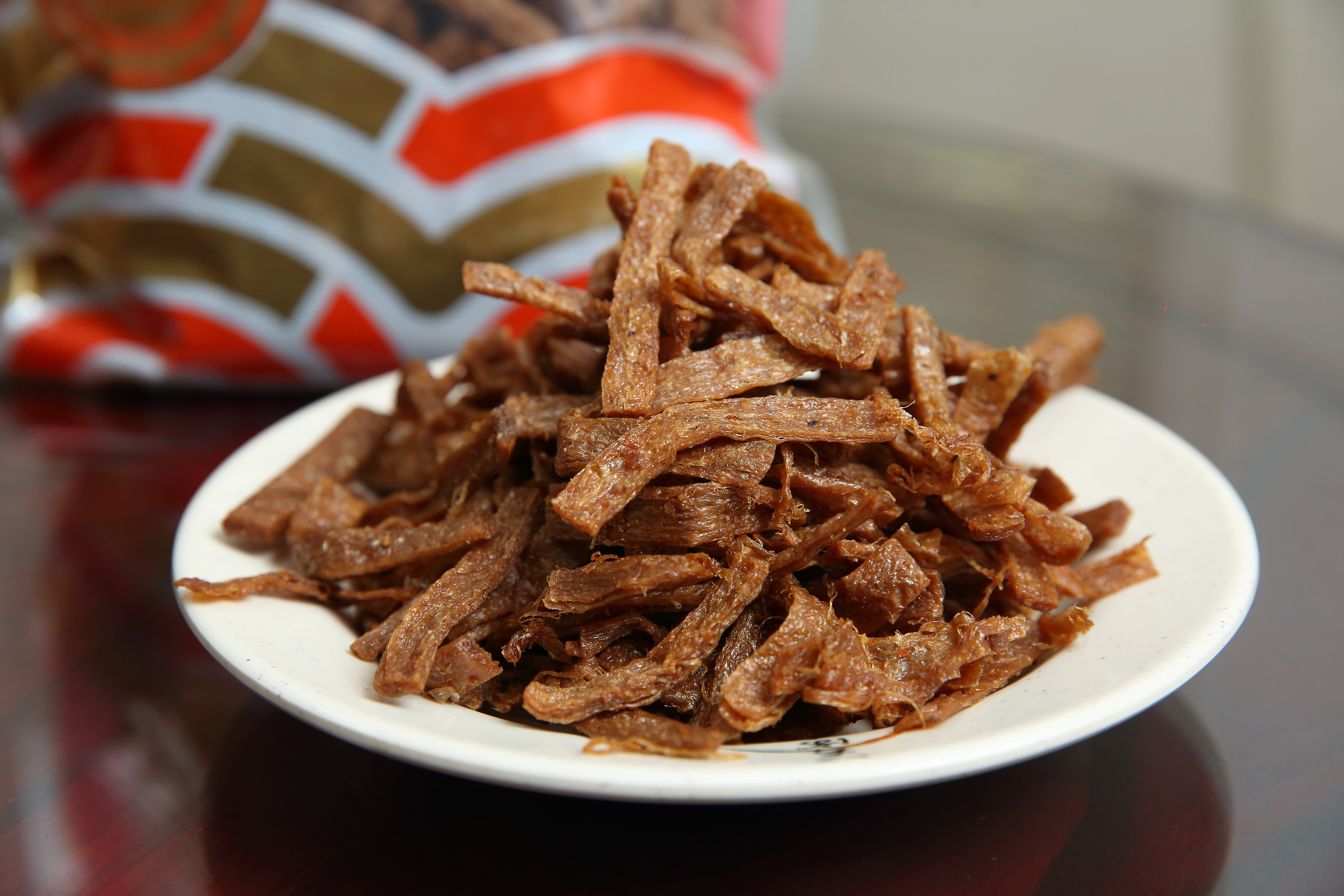 素蹄筋是謝奇峯第一個推出的素食產品，問世便熱賣至今。（240元/3包）