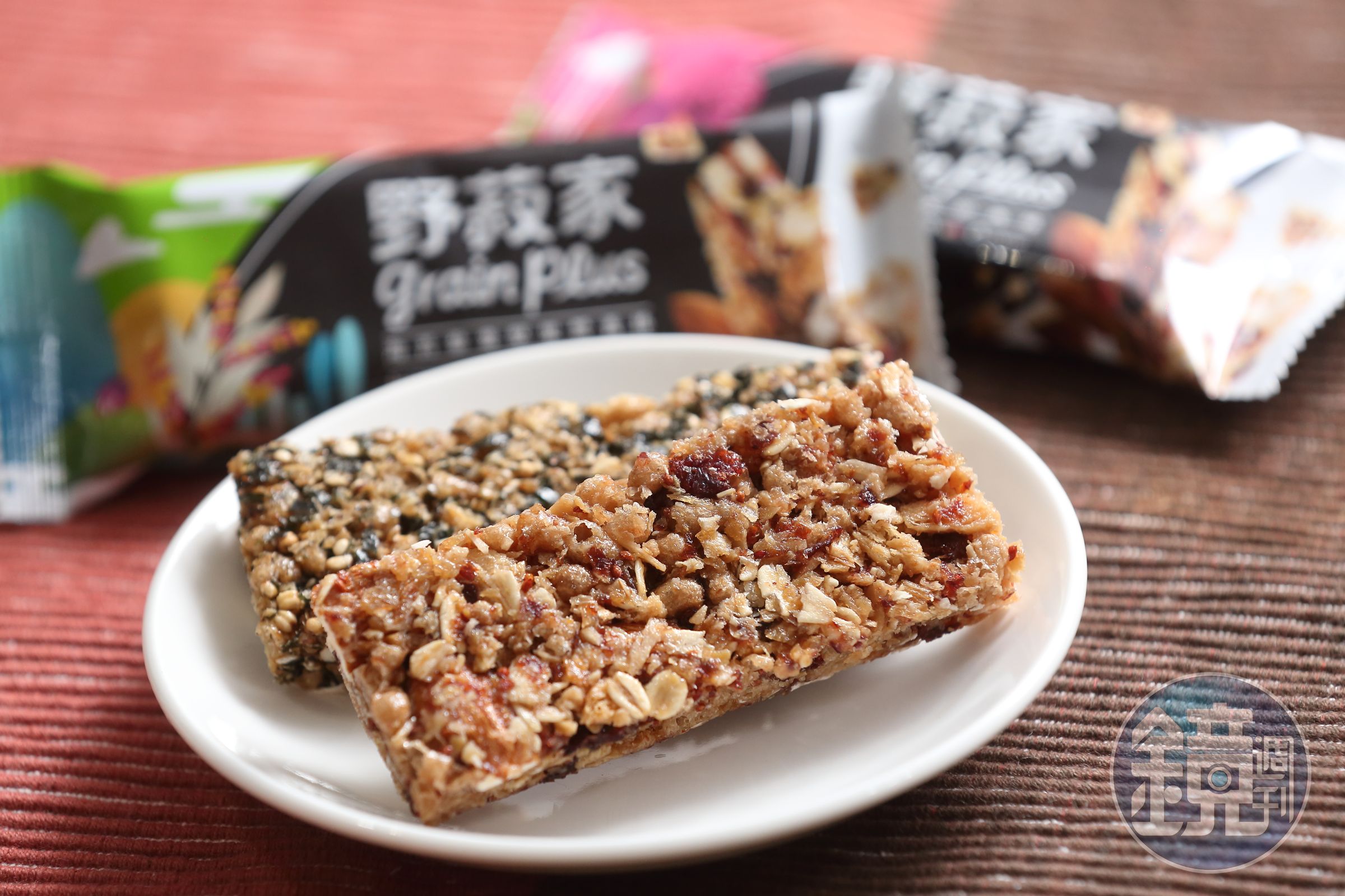 弘陽的營養棒幾乎為穀物，甜度低且有飽足感，成為馬拉松跑者與減肥族群的最愛。（39元/支）
