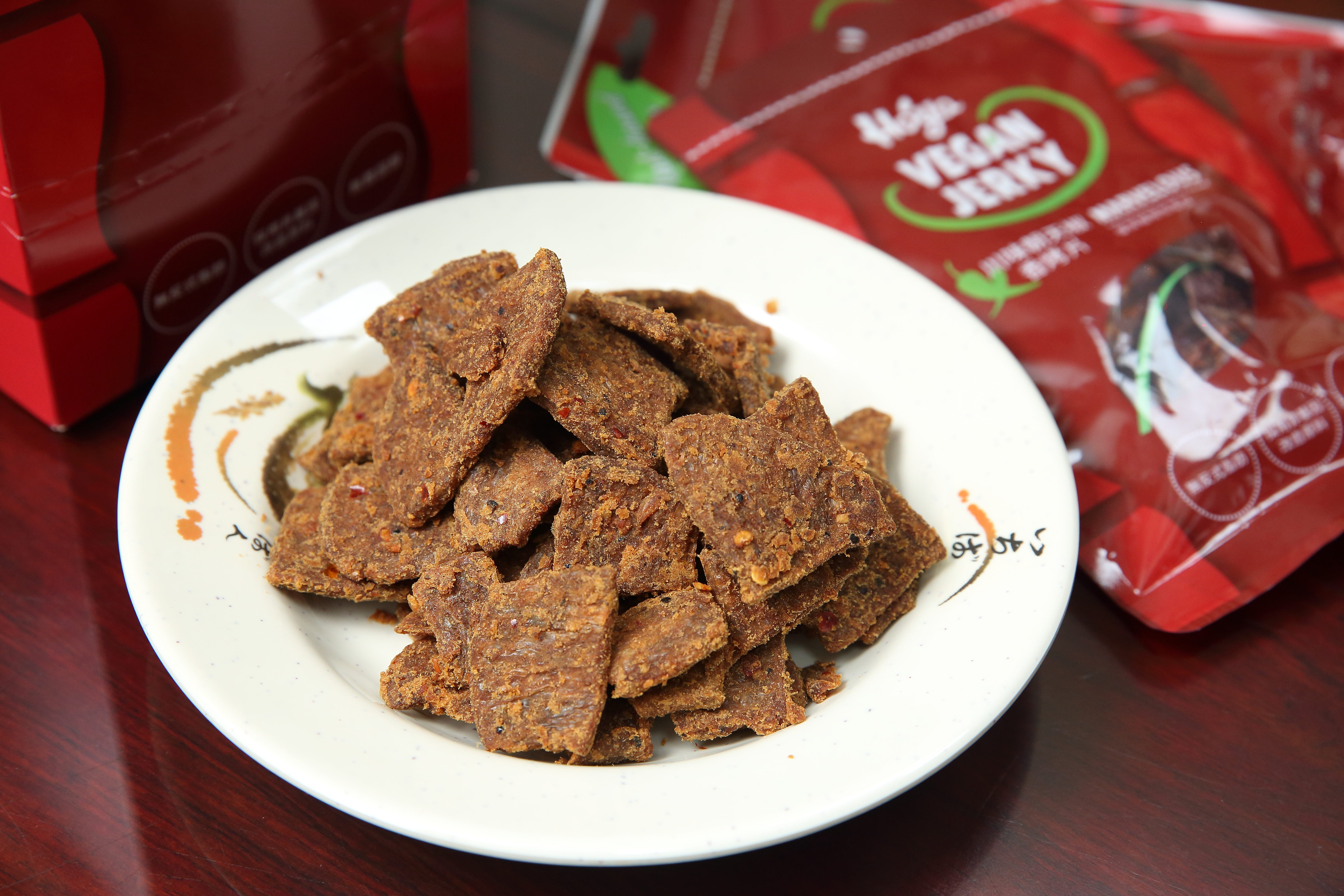 弘陽的人造肉乾被全球最大肉乾公司Jack Link's的CEO大讚極似真肉乾，口感很有嚼勁。