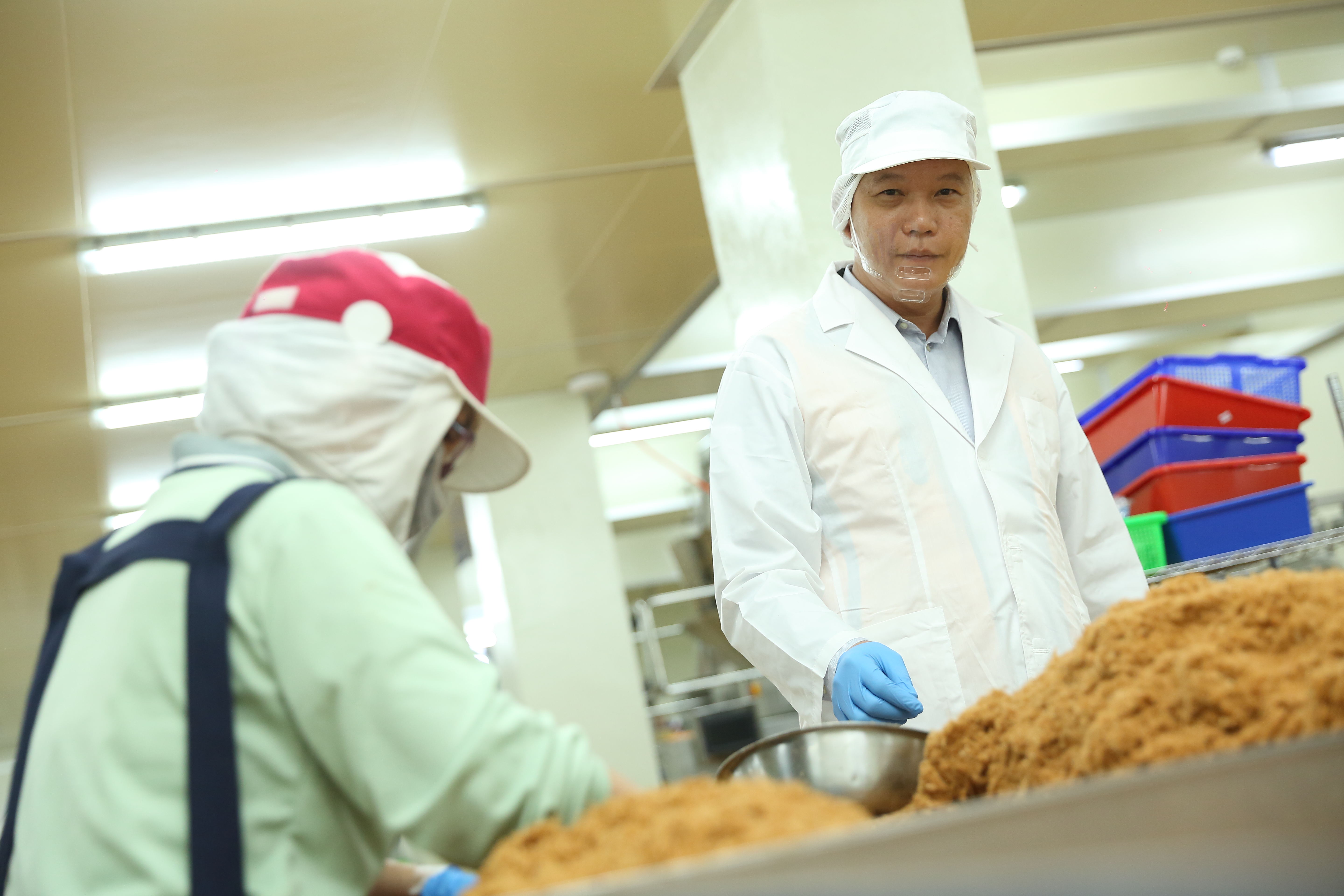 弘陽食品2005年便開始主打外銷市場，董事長謝奇峯很早就將工廠標準拉到最高。