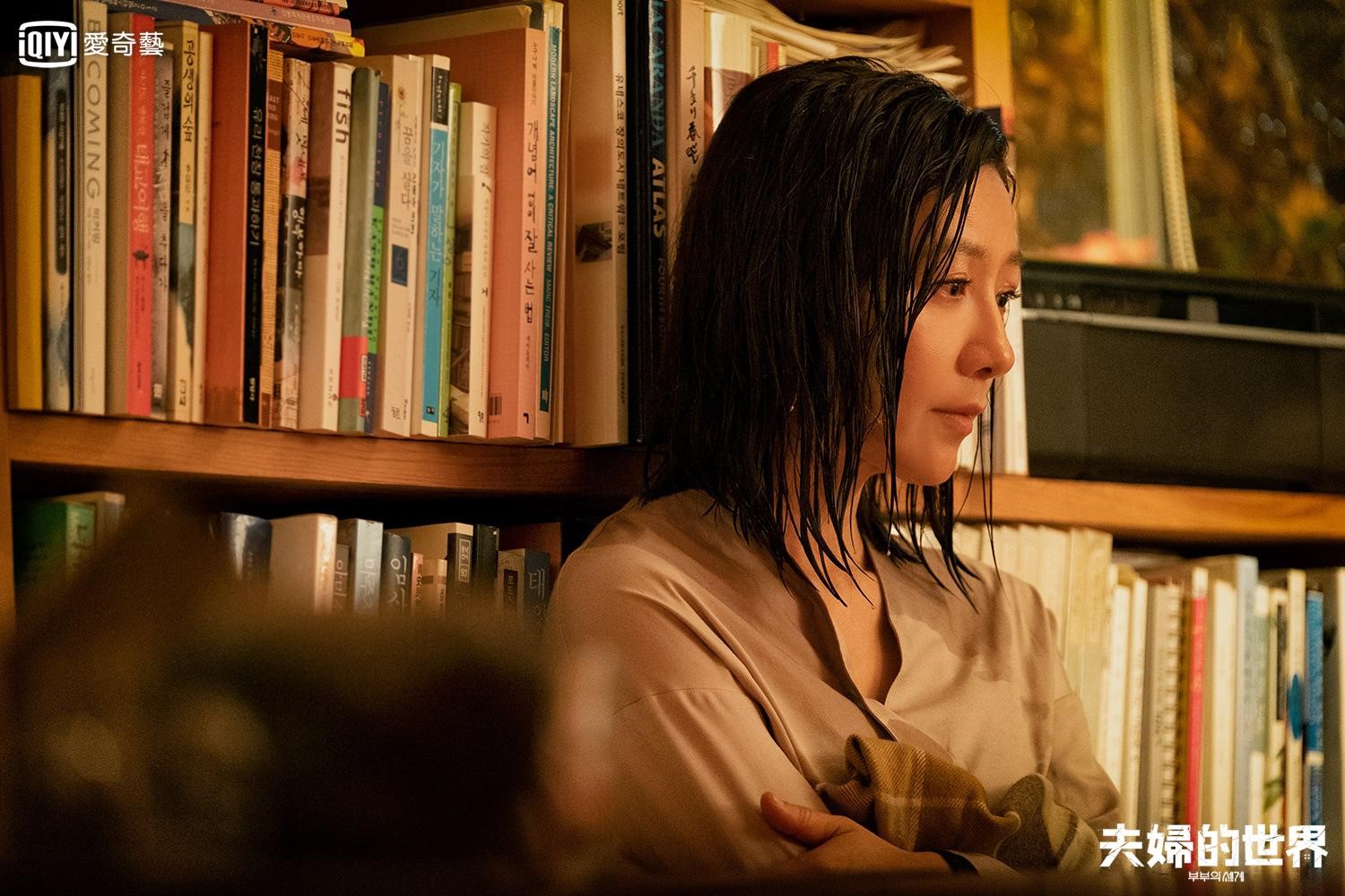 《夫婦的世界》以不亞於驚悚片的劇情發展打動觀衆，播出後收視一路攀升。（愛奇藝台灣站提供）