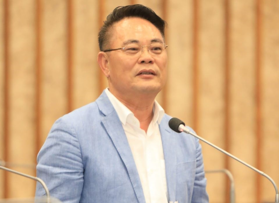 民進黨高雄市議員韓賜村涉駕車撞死機車騎士。（翻攝自韓賜村臉書）