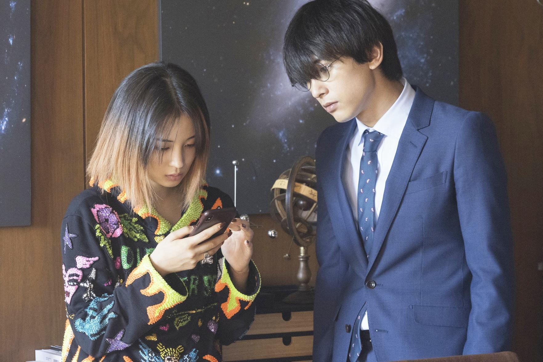 廣瀨鈴與「幽靈社員」吉澤亮的互動頗為生動好笑。（双喜電影提供）