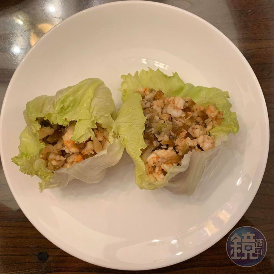 「生菜蝦鬆」是古早名菜「炒鴿鬆」的演進版,很多餐廳都能吃到,自己在家做其實也不難。