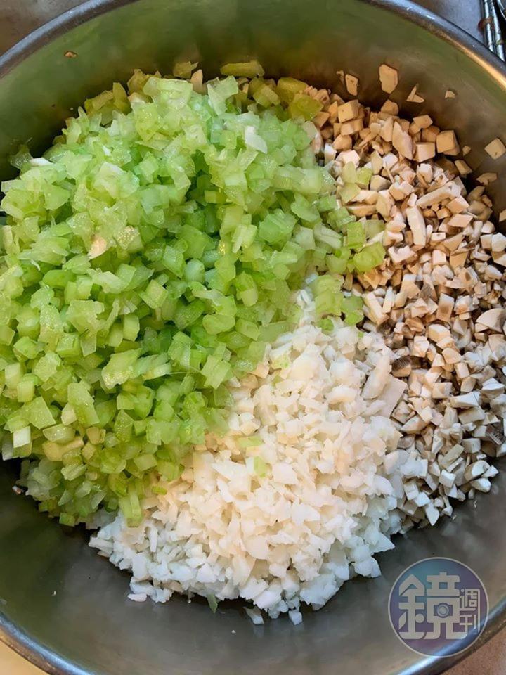 處理好的蔬菜粒。