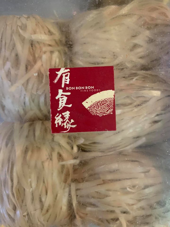 取出冷凍已久的蝦子麵。