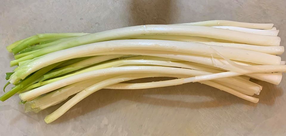 只取蔥白部分。