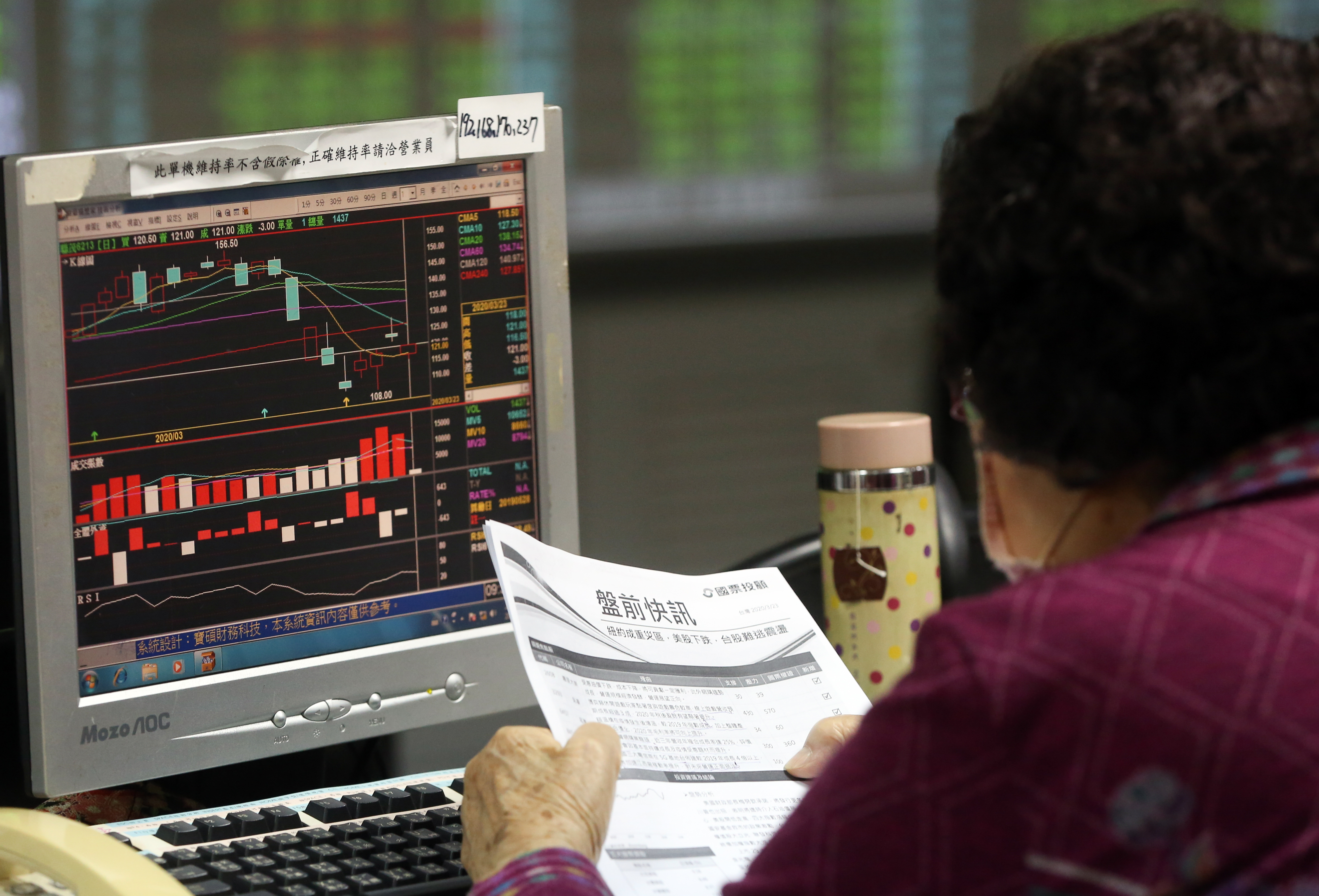 新冠肺炎疫情未平，市場持續震盪，與其費心猜測高低點，不妨多利用電子交易服務，讓電腦自動執行計畫。