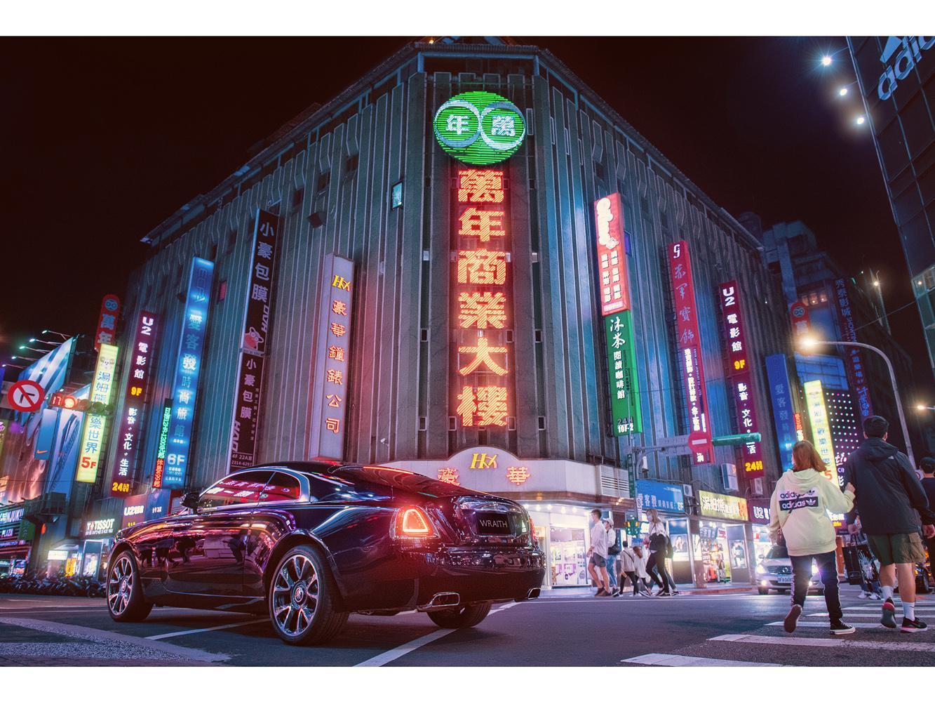 勞斯萊斯Wraith in 萬年大樓前。