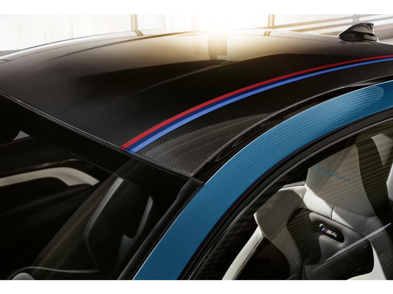 於碳纖維車頂增添M三色飾條，展現BMW M車主的專屬榮耀。