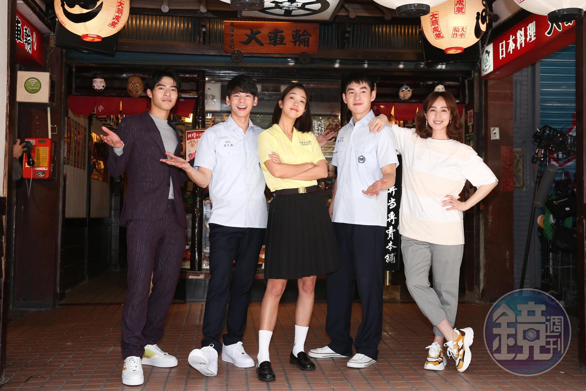 迷你劇集《大債時代》今日舉行開鏡儀式,主要演員陳昊森(左起)、林柏宏、李霈瑜(大霈) 、張書豪、小薰(黃瀞怡)等人一同出席祈求拍攝順利。