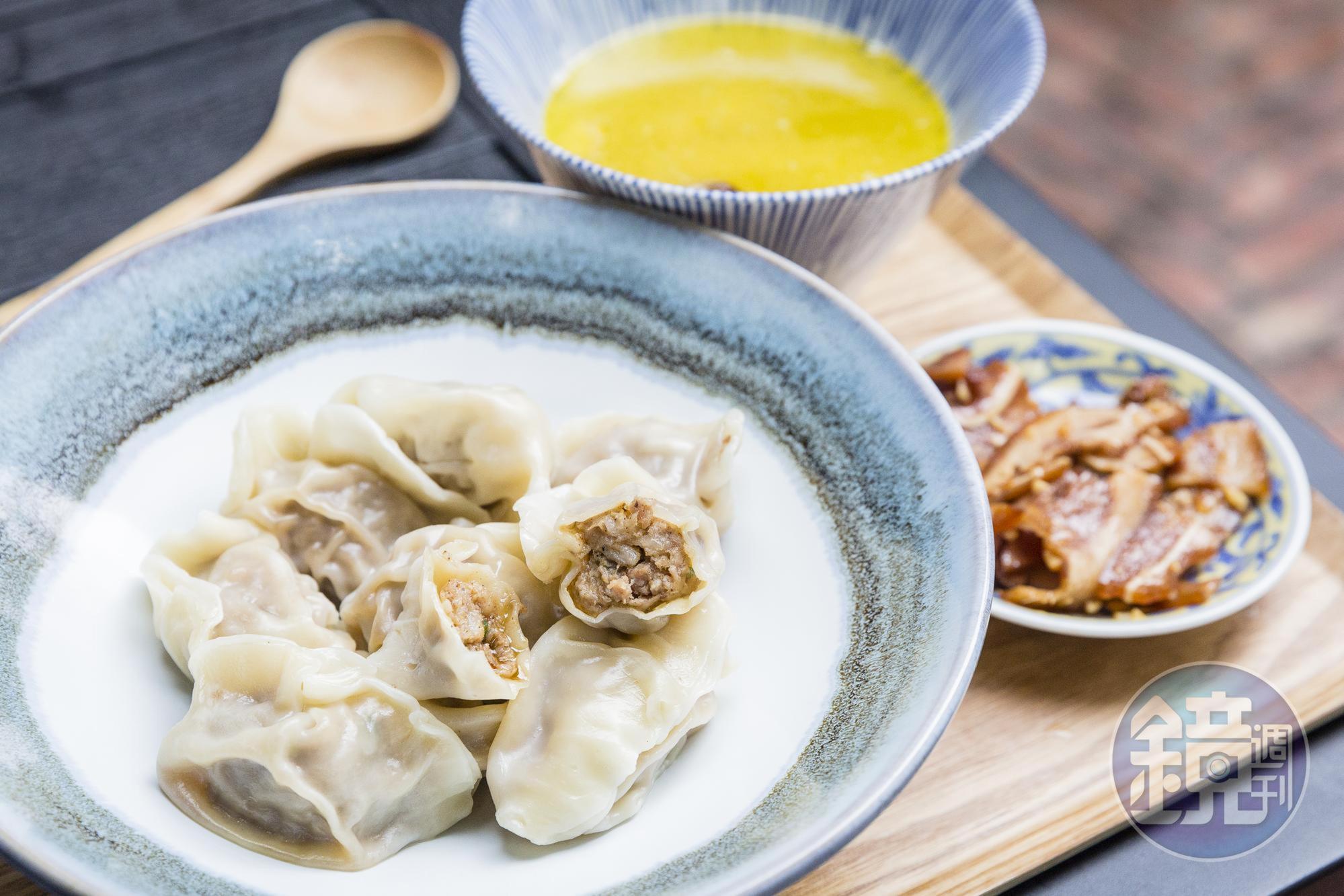 張兆漢陸續研發椒麻醬搭入不同食材。椒麻水餃，皮Q、內餡飽滿，每口咬下都有椒麻香。(椒麻水餃套餐 含10顆水餃及雞湯200元)
