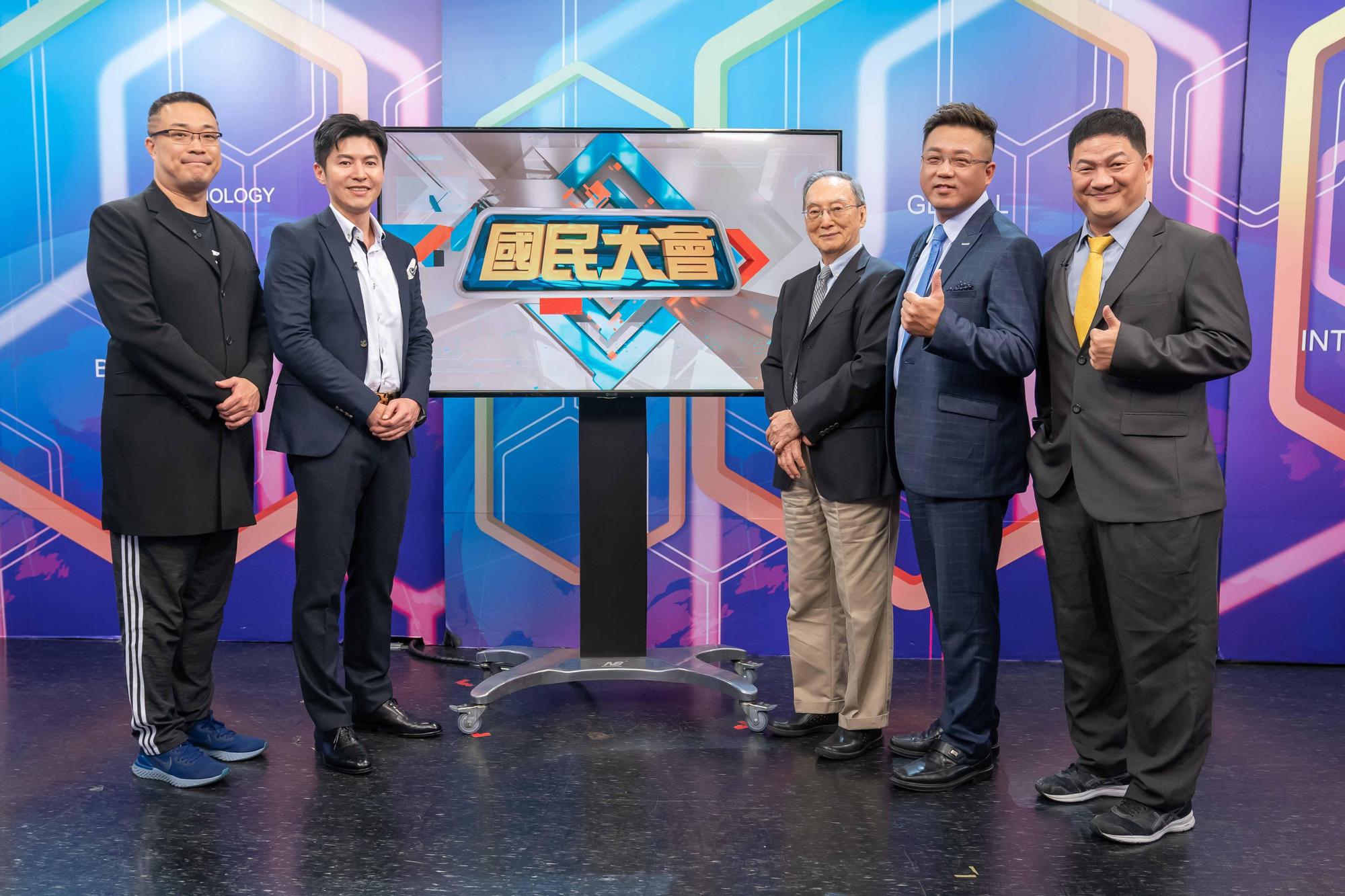 賴弘國與阿嬌離婚消息曝光,網路觀察家朱學恒表示,最近演藝圈出現的緋聞,都有「計中計」的狀況。(TVBS提供)