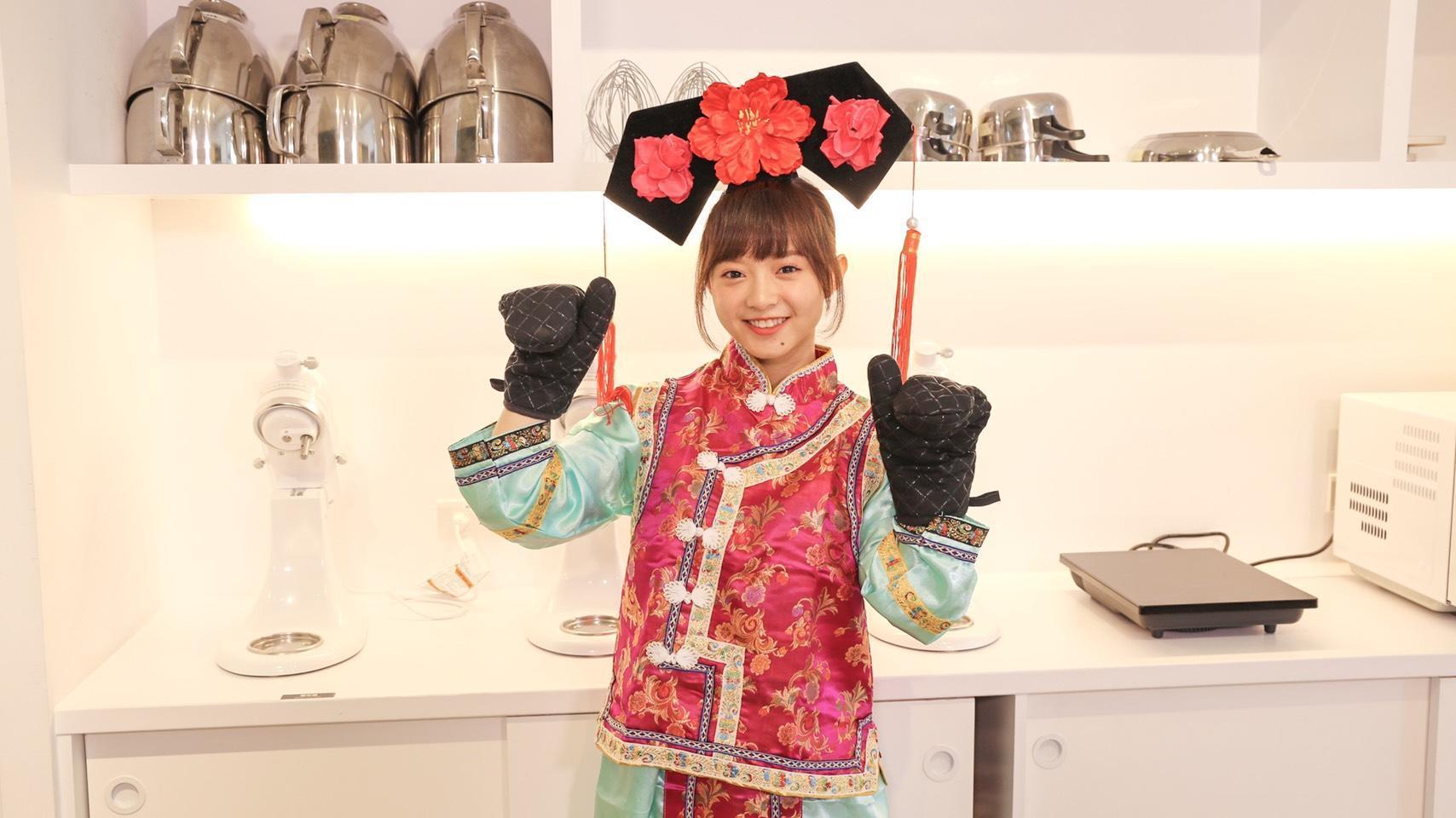 《哈囉!我是格格》主持人AKB48 Team TP隊長陳詩雅,在節目中變身成古代格格與來賓挑戰各式遊戲。(《哈囉!我是格格》提供)