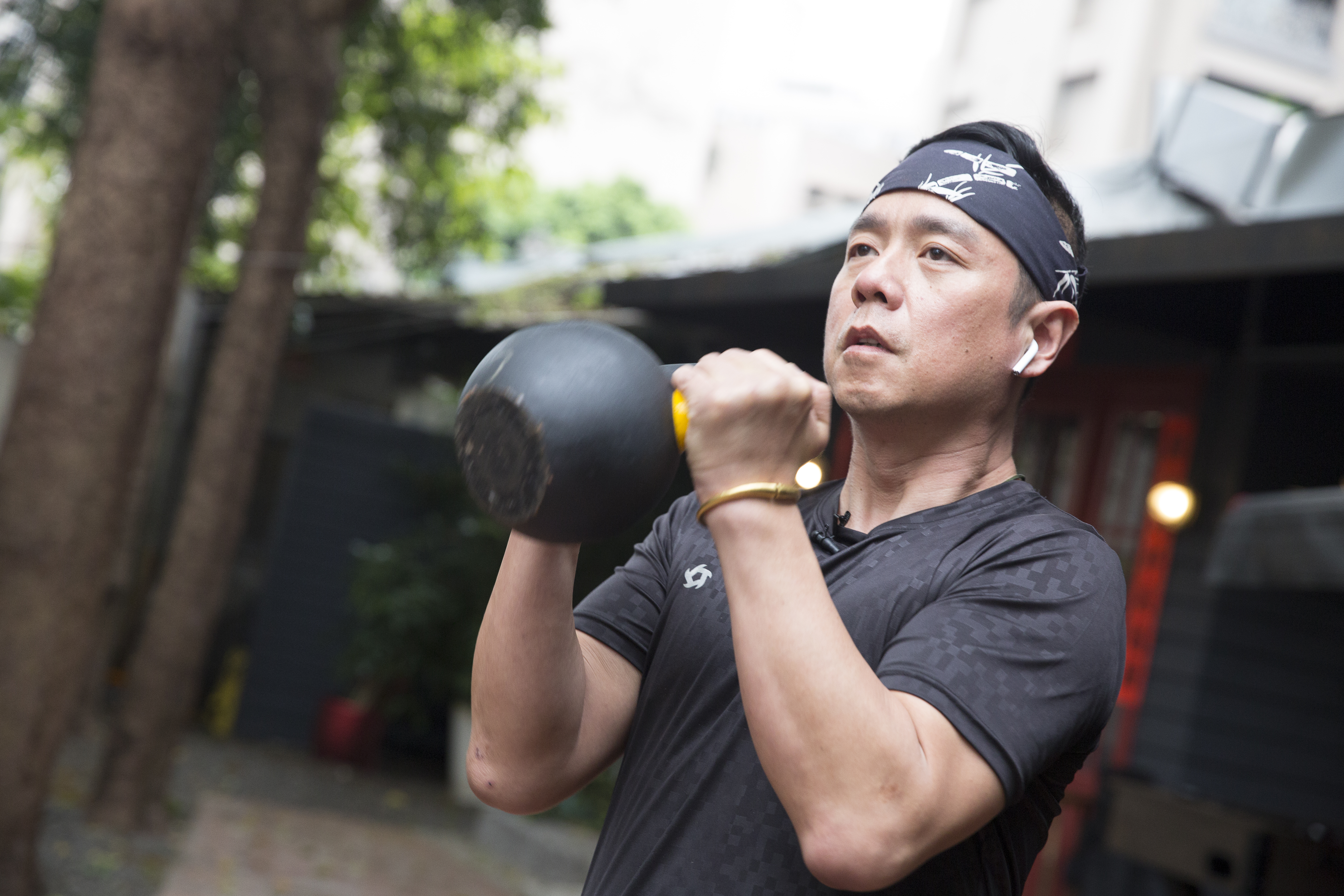 張兆漢靠決心擺脫心癮，除了努力經營麵店，也養成運動習慣，感受得來不易的踏實人生。