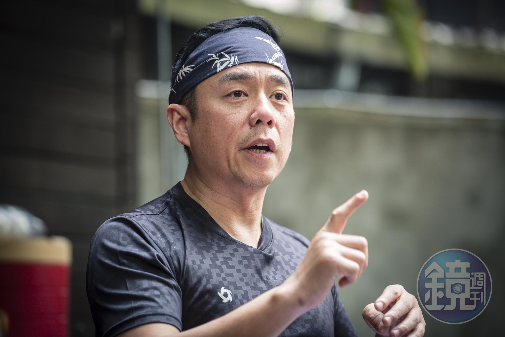 曾混黑道的張兆漢回憶在台南第二監獄時，與獄友擔任鐵工組，完成不少工作，第一次體會到辛苦工作後的成就感。