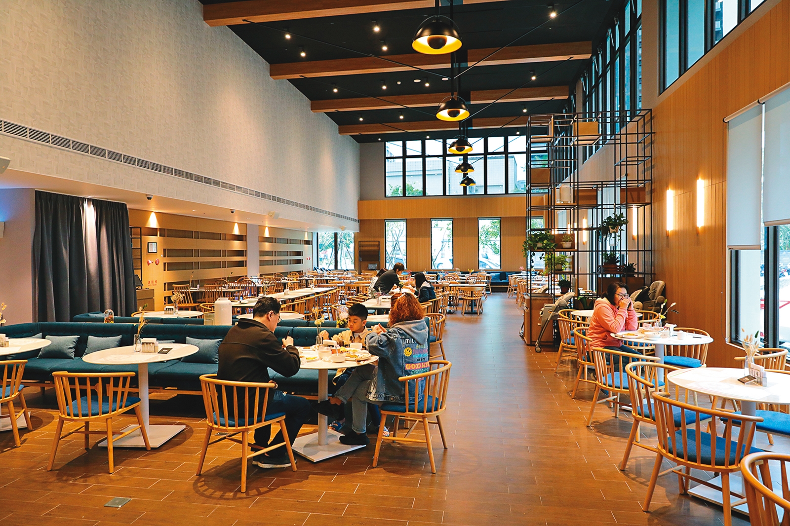 館內唯一餐廳「Ricks」，主要供應溫泉披薩，早餐則為主題式自助早餐。