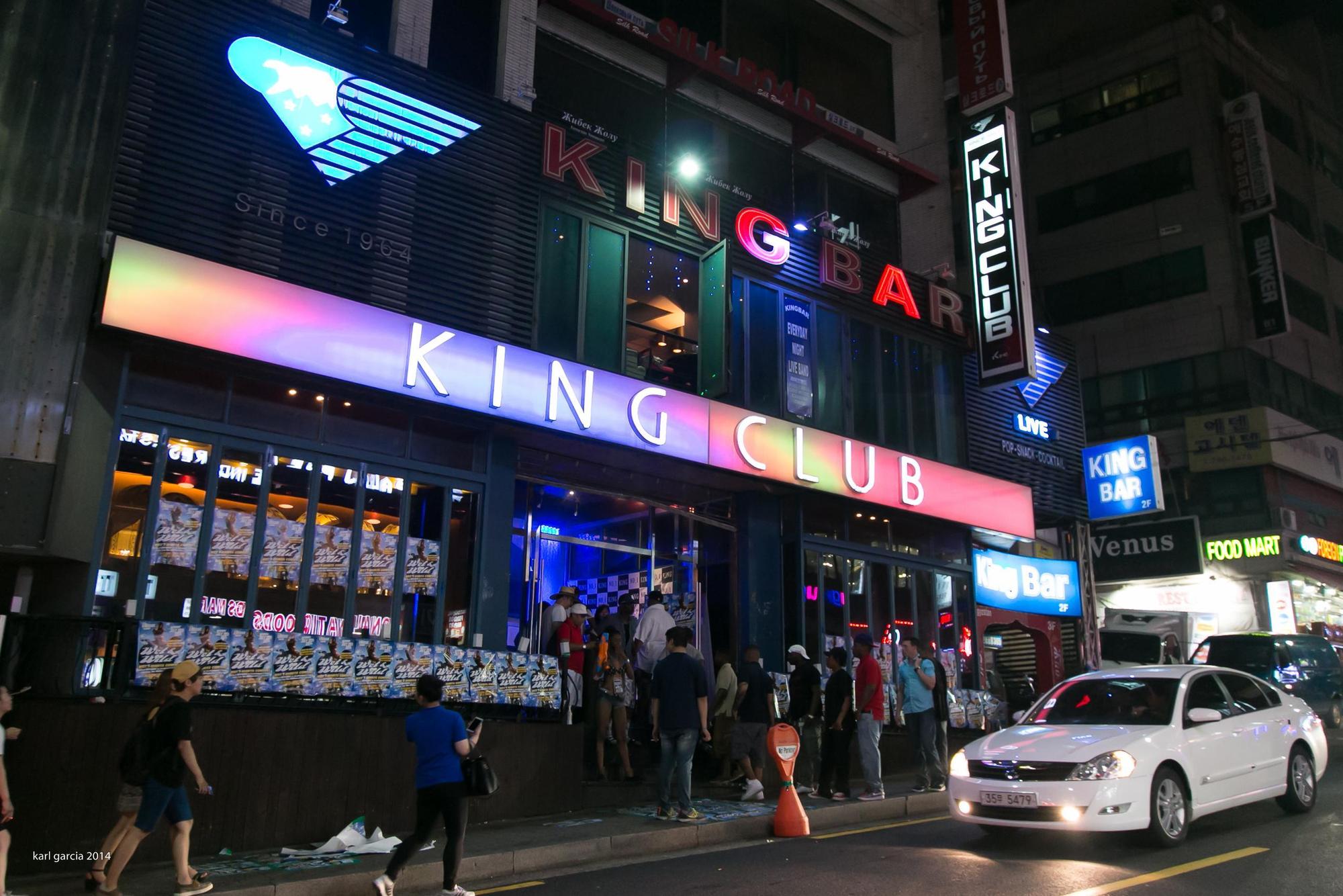 仁川一名補習班老師曾赴首爾梨泰院的「King Club」夜店消費,卻謊稱自己無業。(Korea – Pinoy Artists & Performers官網)