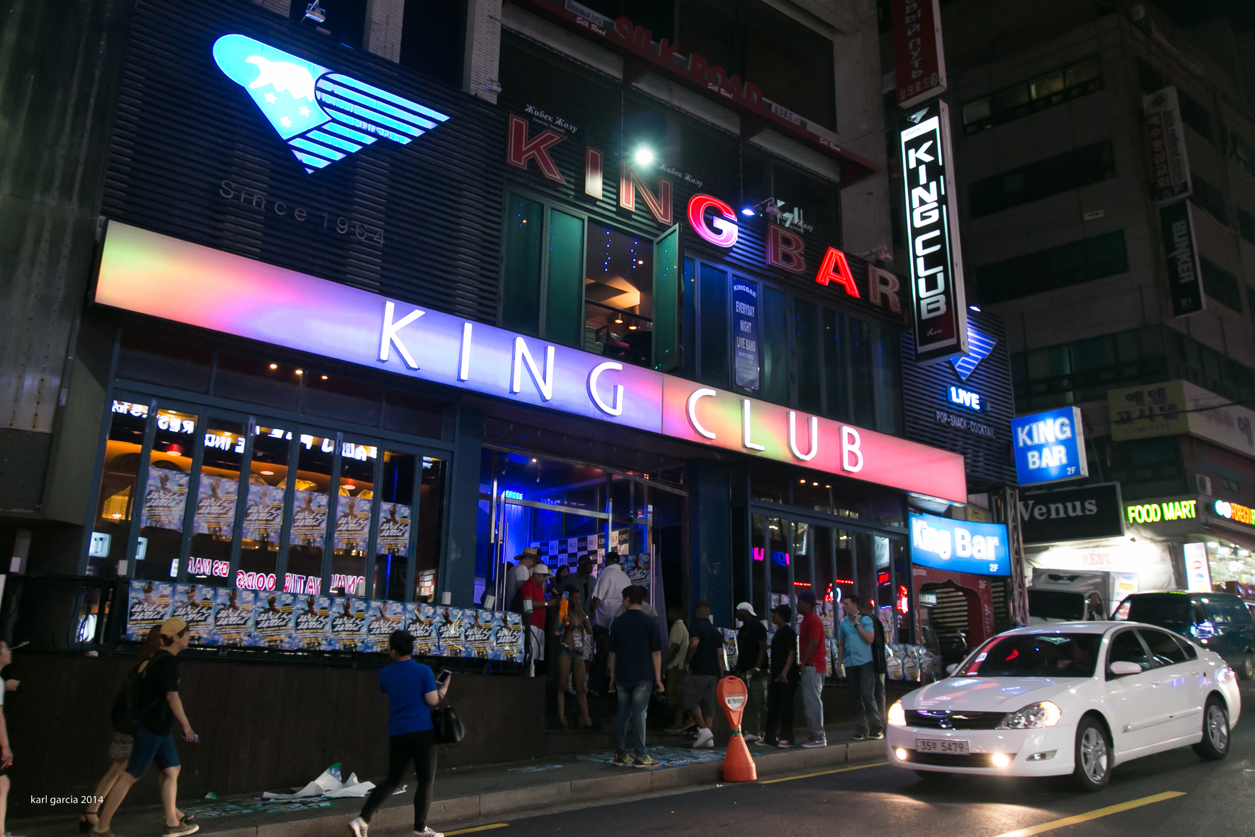 仁川一名補習班老師曾赴首爾梨泰院的「King Club」夜店消費,卻謊稱自己無業。(Korea – Pinoy Artists & Performers官網)