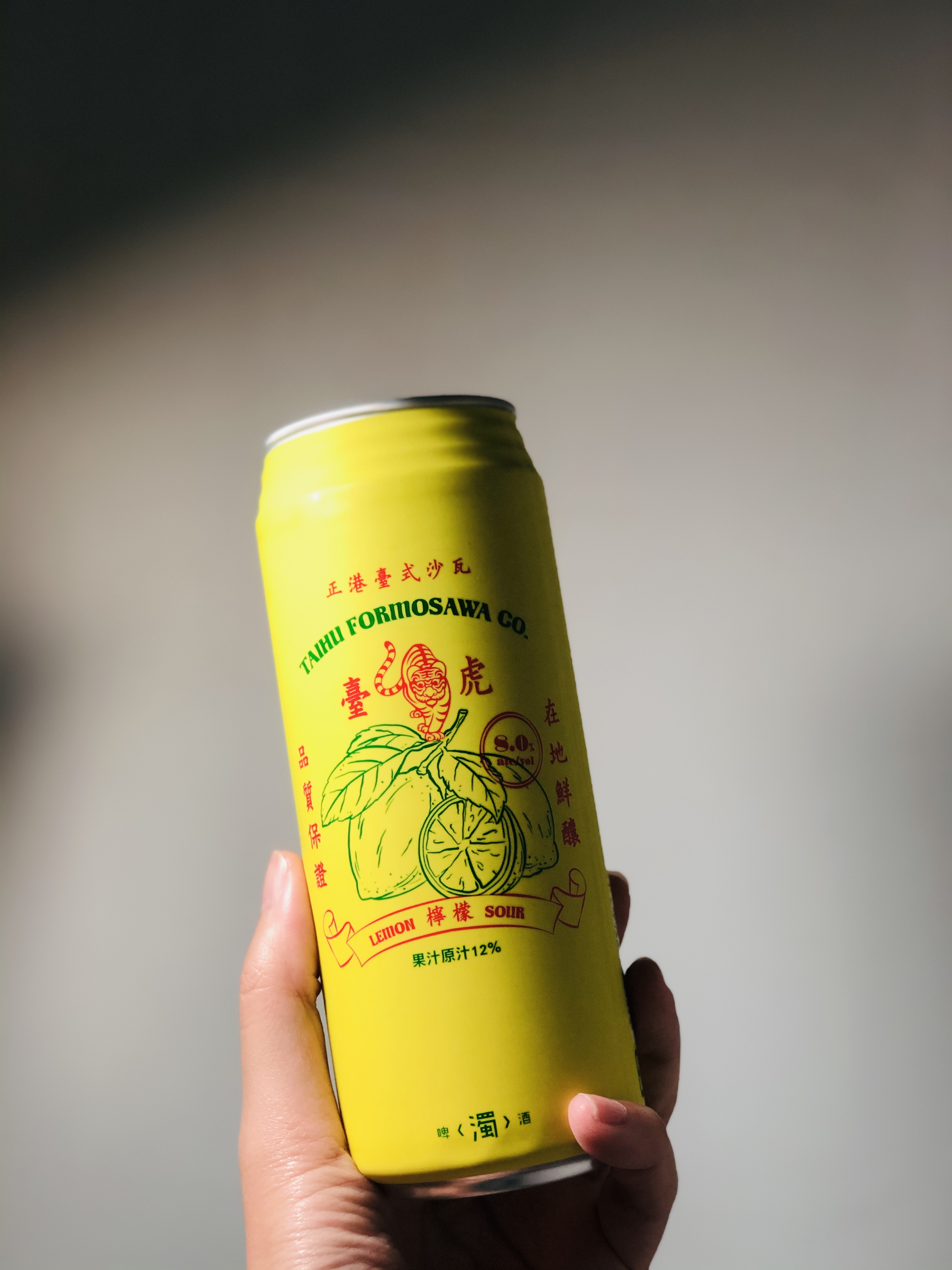 鮮黃瓶身配上紅、綠線條圖案設計，台得讓人會心一笑。